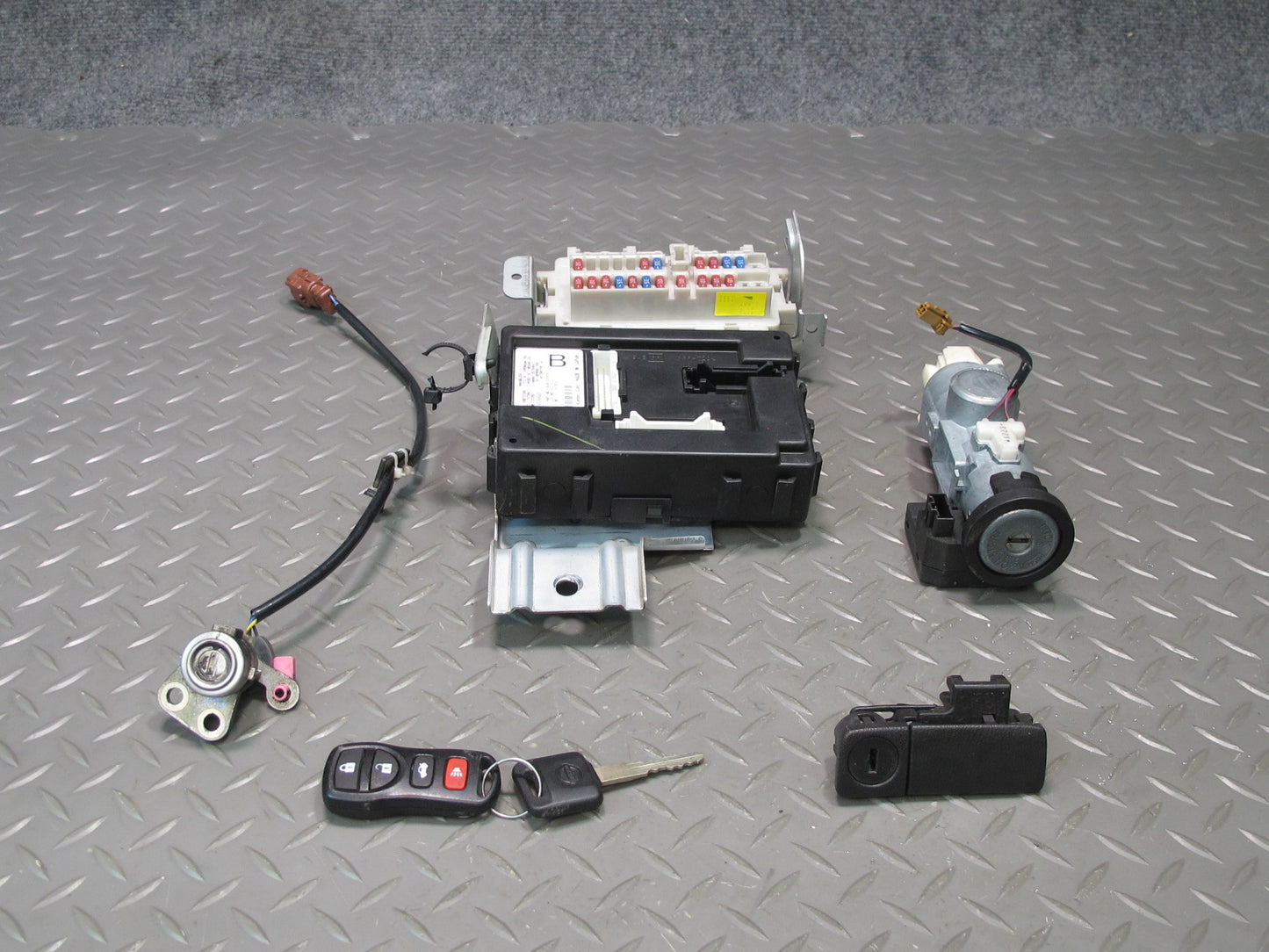 2004 Nissan Z33 350Z Convert M/T BCU BCM Module Ignition Glove Lock KEY Set OEM