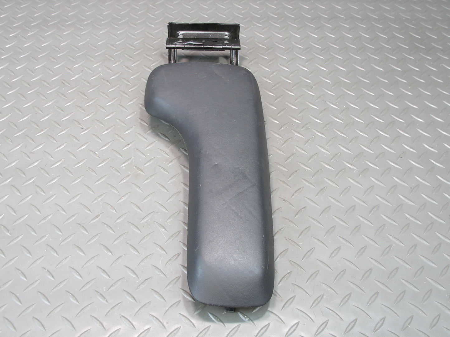 03-06 Chevrolet SSR Center Console Armrest Storage Lid Black OEM