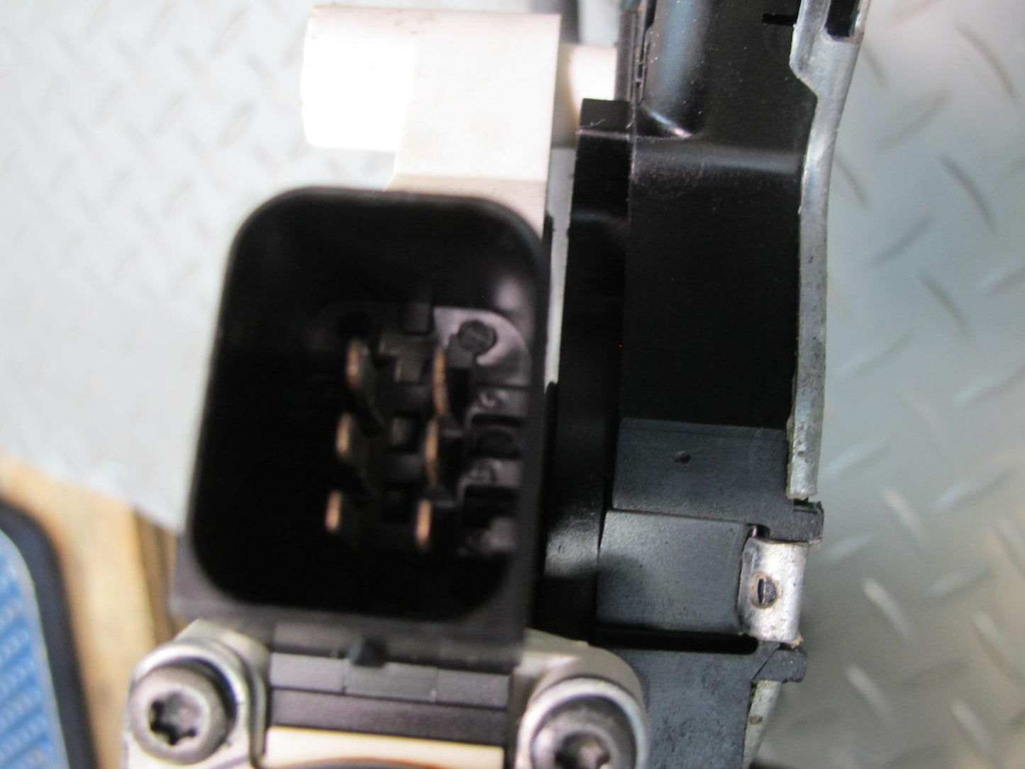 03-06 Chevrolet SSR Front Right Passenger Door Window Regulator w Motor OEM