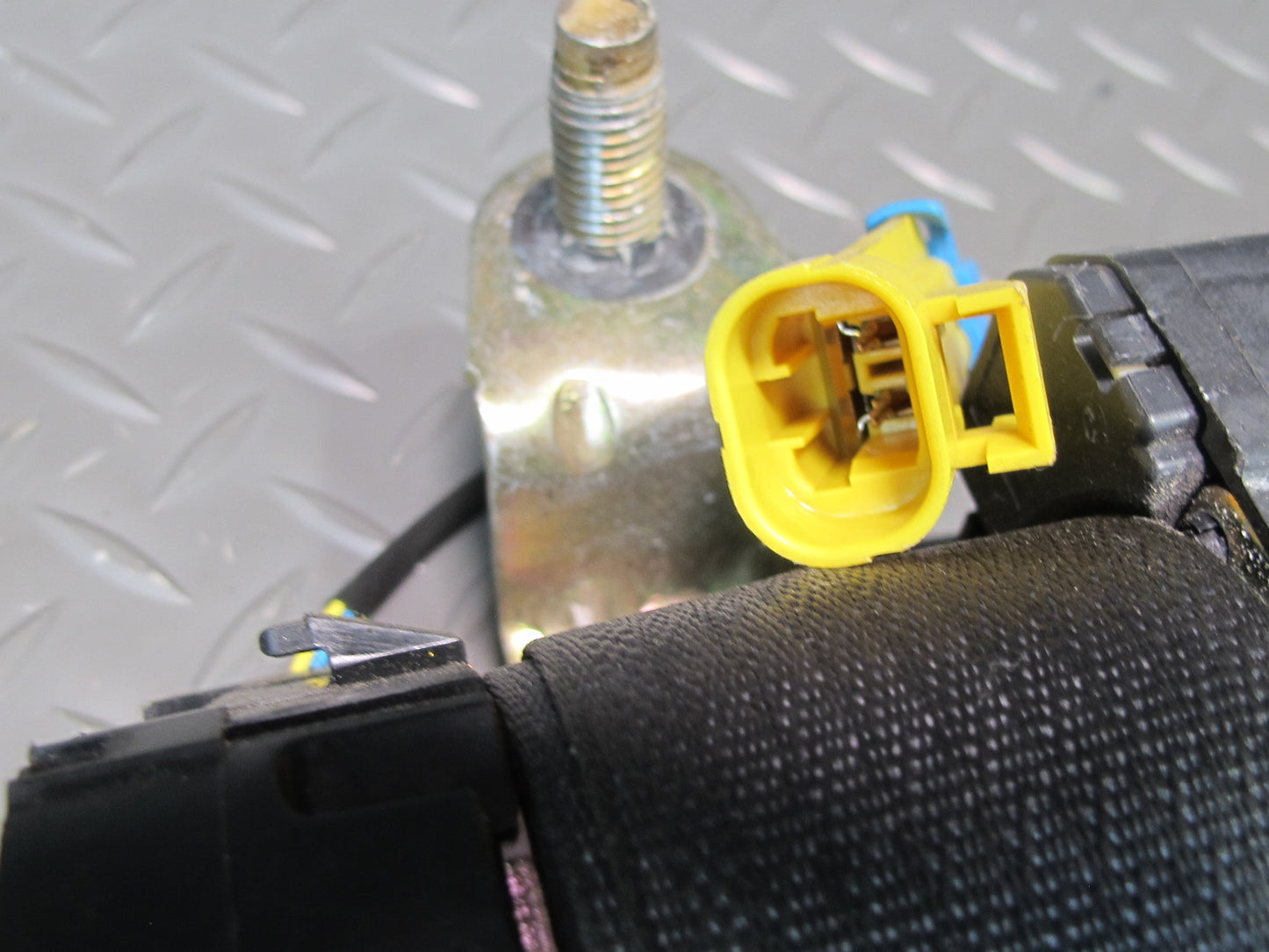 03-06 CHEVROLET SSR FRONT RIGHT SIDE SEATBELT RETRACTOR OEM