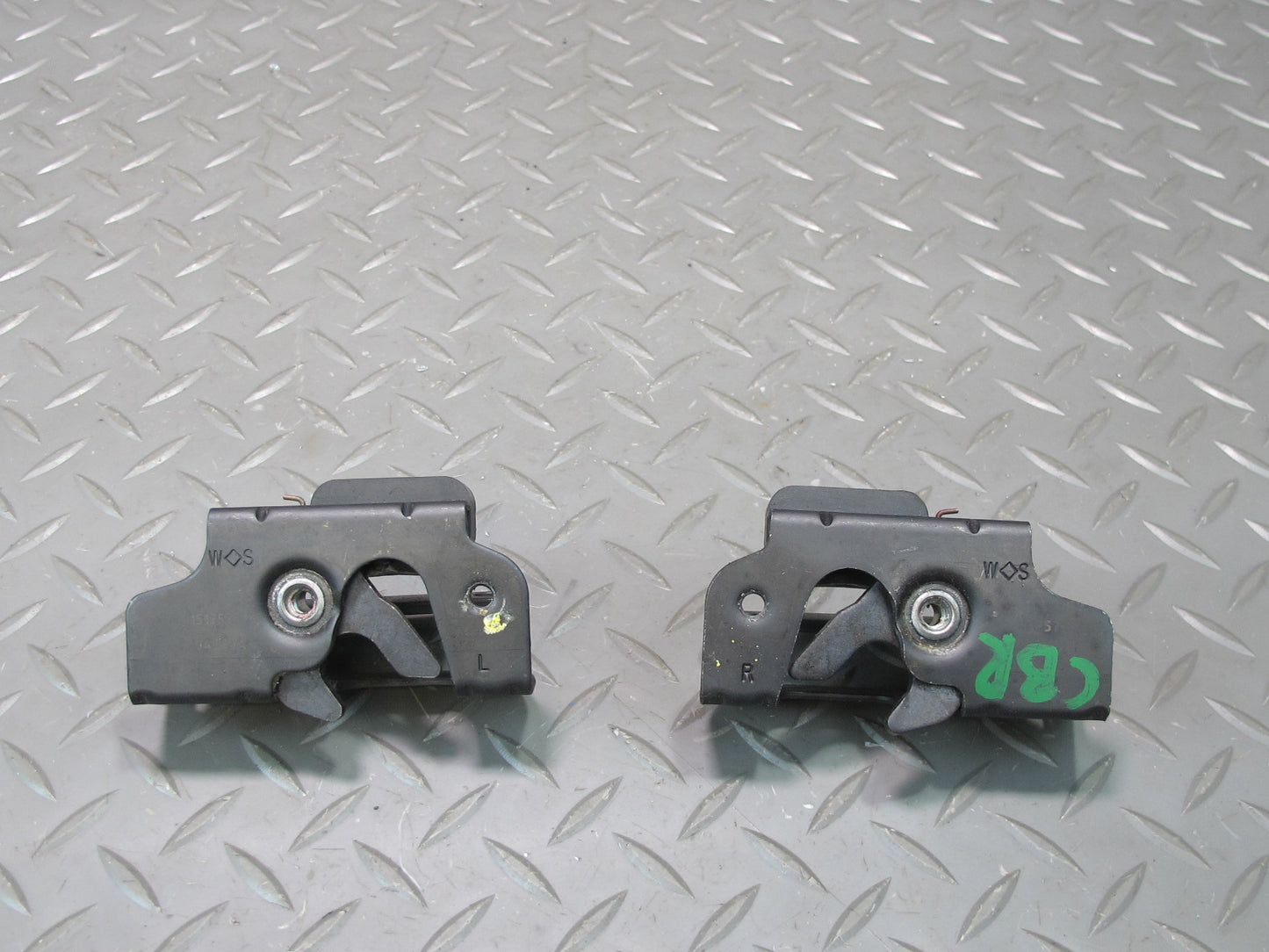 03-06 Chevrolet SSR Rear Right & Left Tailgate Lock Latches Set OEM