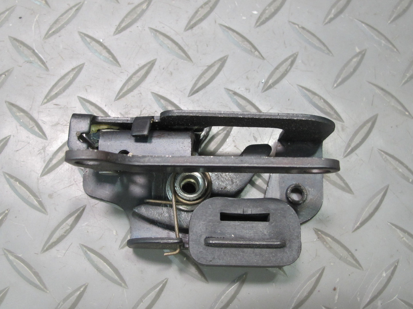 03-06 Chevrolet SSR Rear Right & Left Tailgate Lock Latches Set OEM