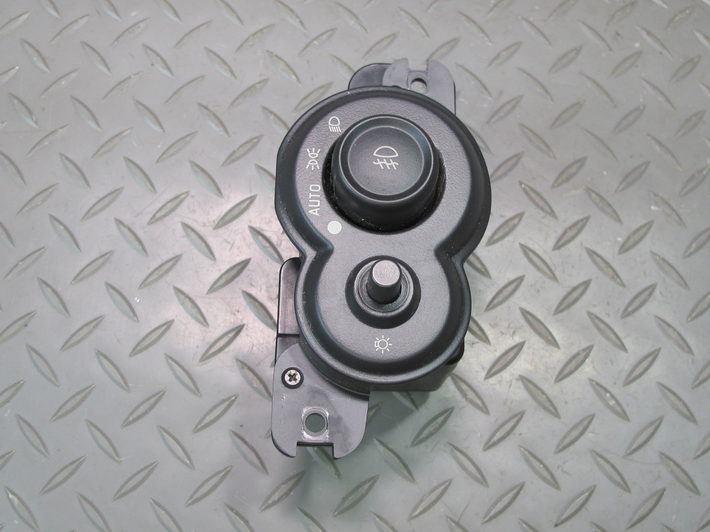 03-06 Chevrolet SSR Dashboard Dash Left Headlight Control Switch OEM