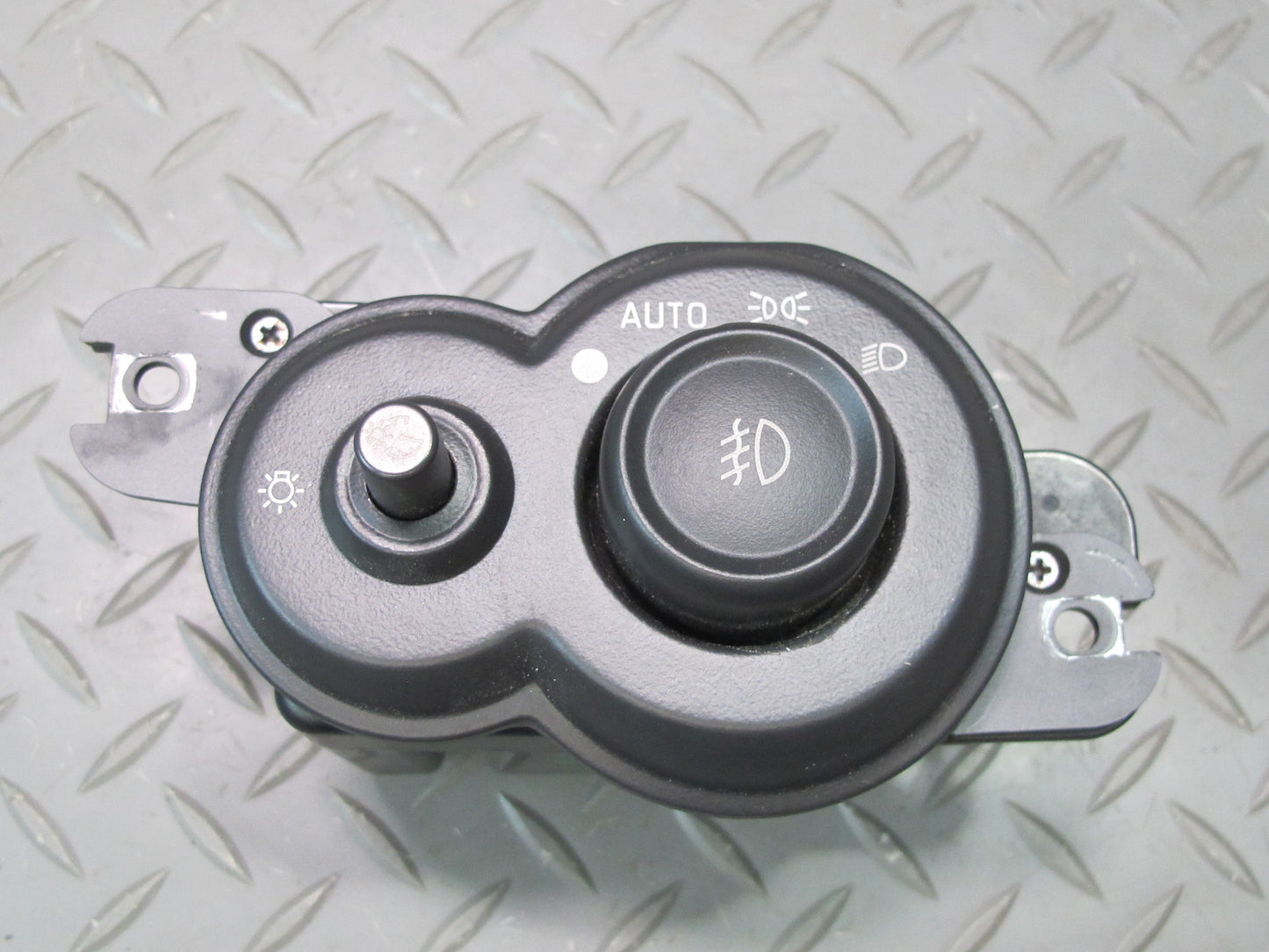 03-06 Chevrolet SSR Dashboard Dash Left Headlight Control Switch OEM