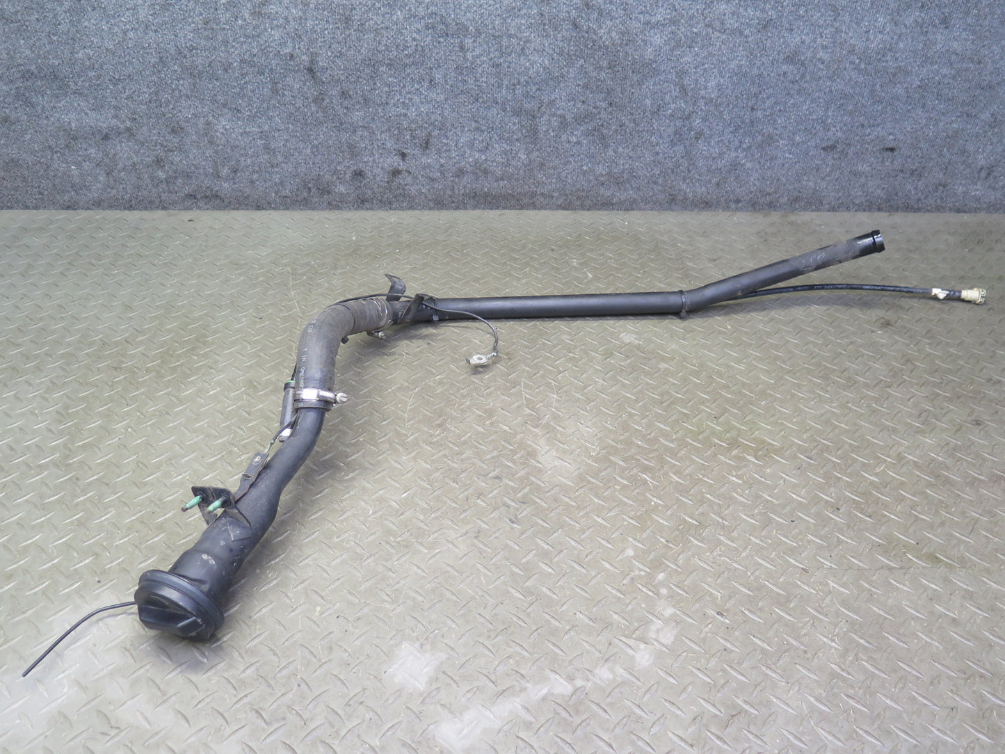 03-06 Chevrolet SSR Fuel Filler Neck Pipe w Fuel Cap OEM