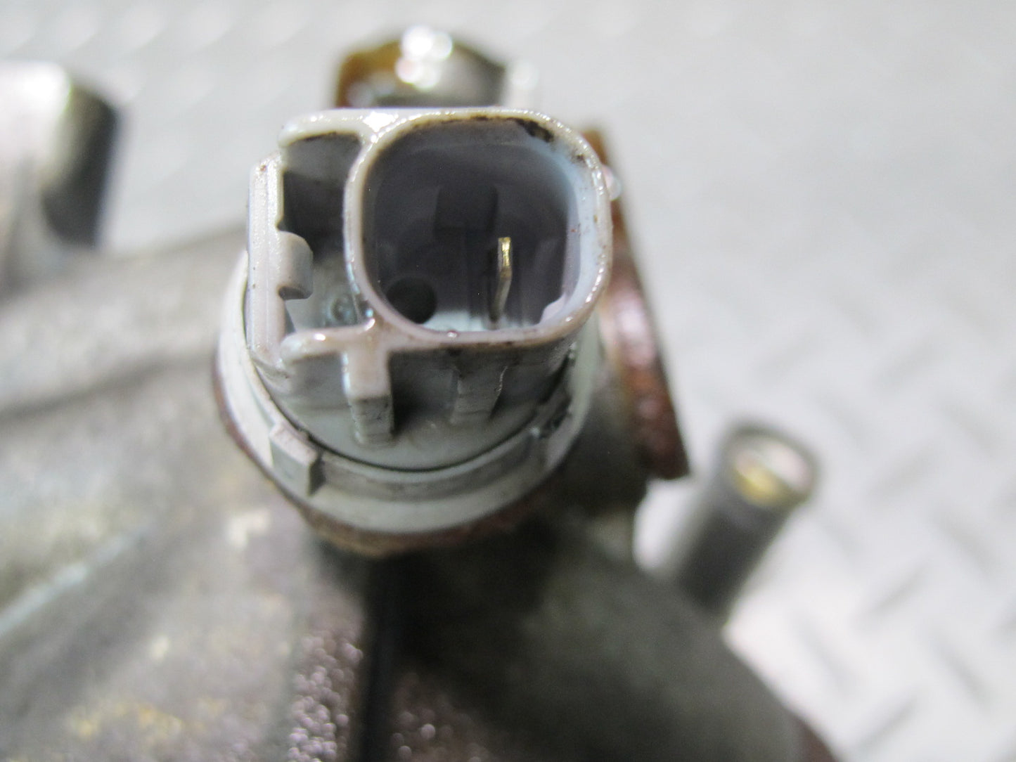 2004-2009 Lexus UZJ120L GX470 4.7L Engine Oil Cooler W/ Bracket