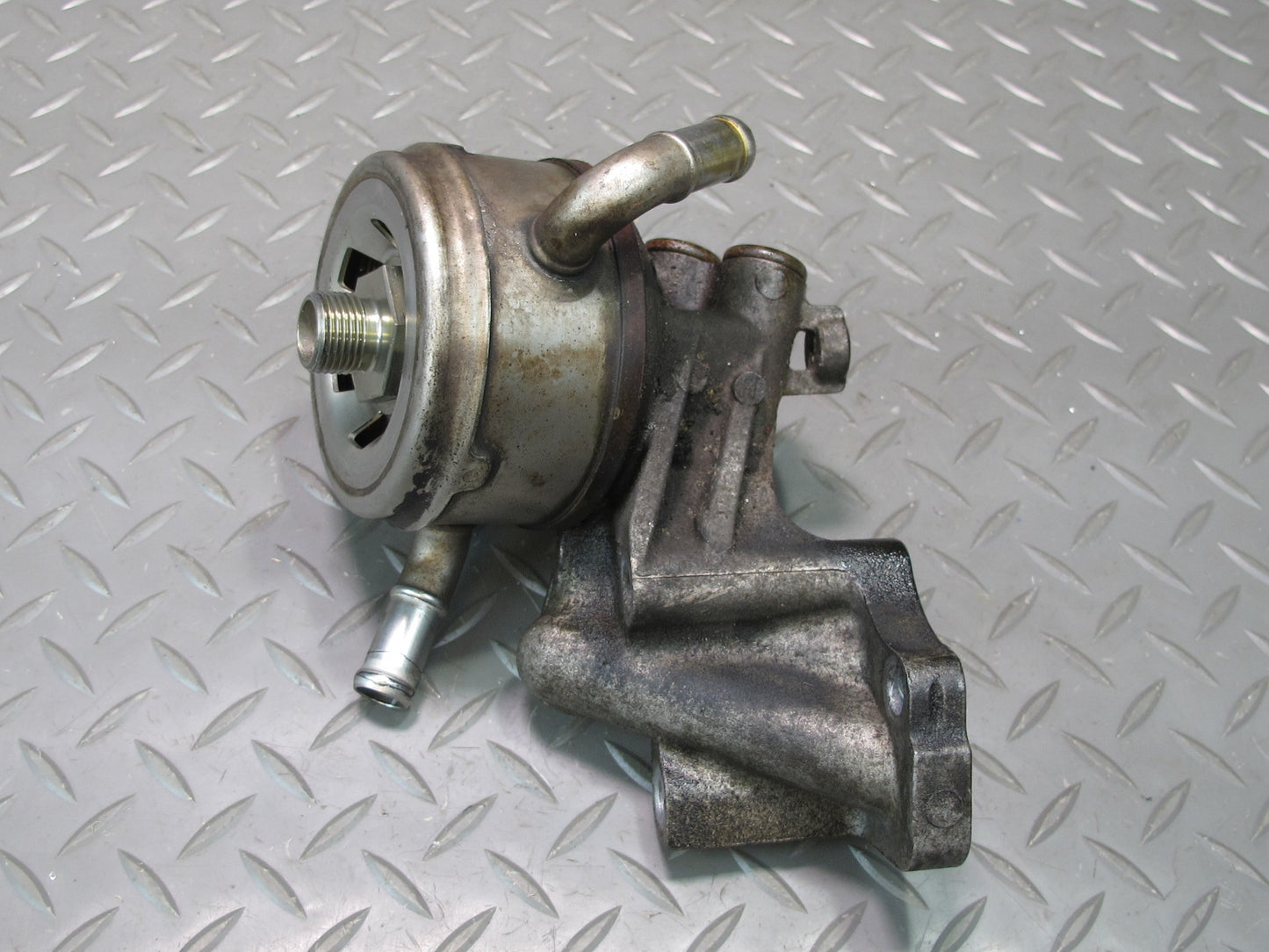 2004-2009 Lexus UZJ120L GX470 4.7L Engine Oil Cooler W/ Bracket