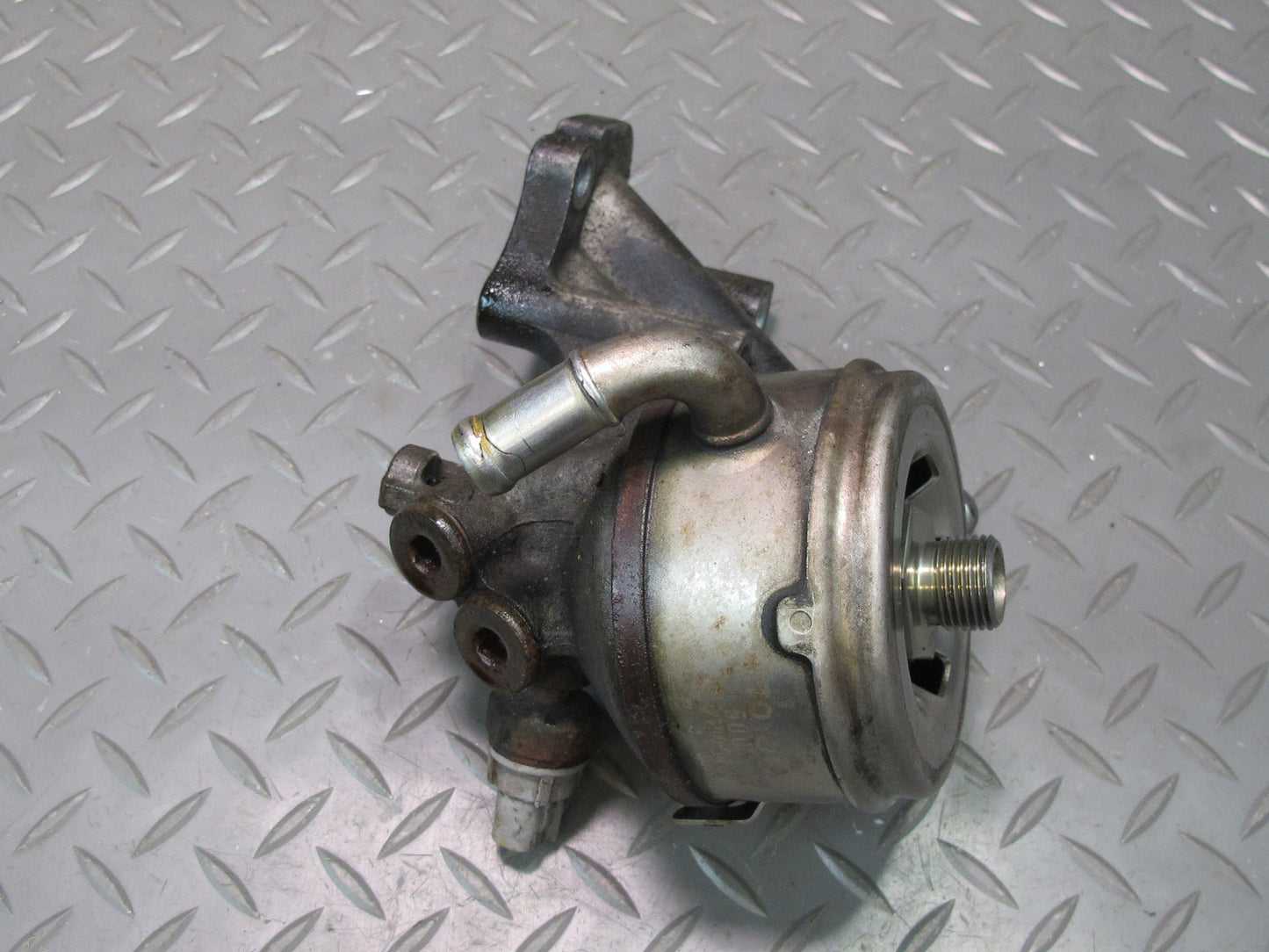 2004-2009 Lexus UZJ120L GX470 4.7L Engine Oil Cooler W/ Bracket