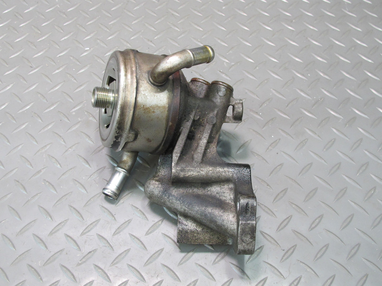 2004-2009 Lexus UZJ120L GX470 4.7L Engine Oil Cooler W/ Bracket