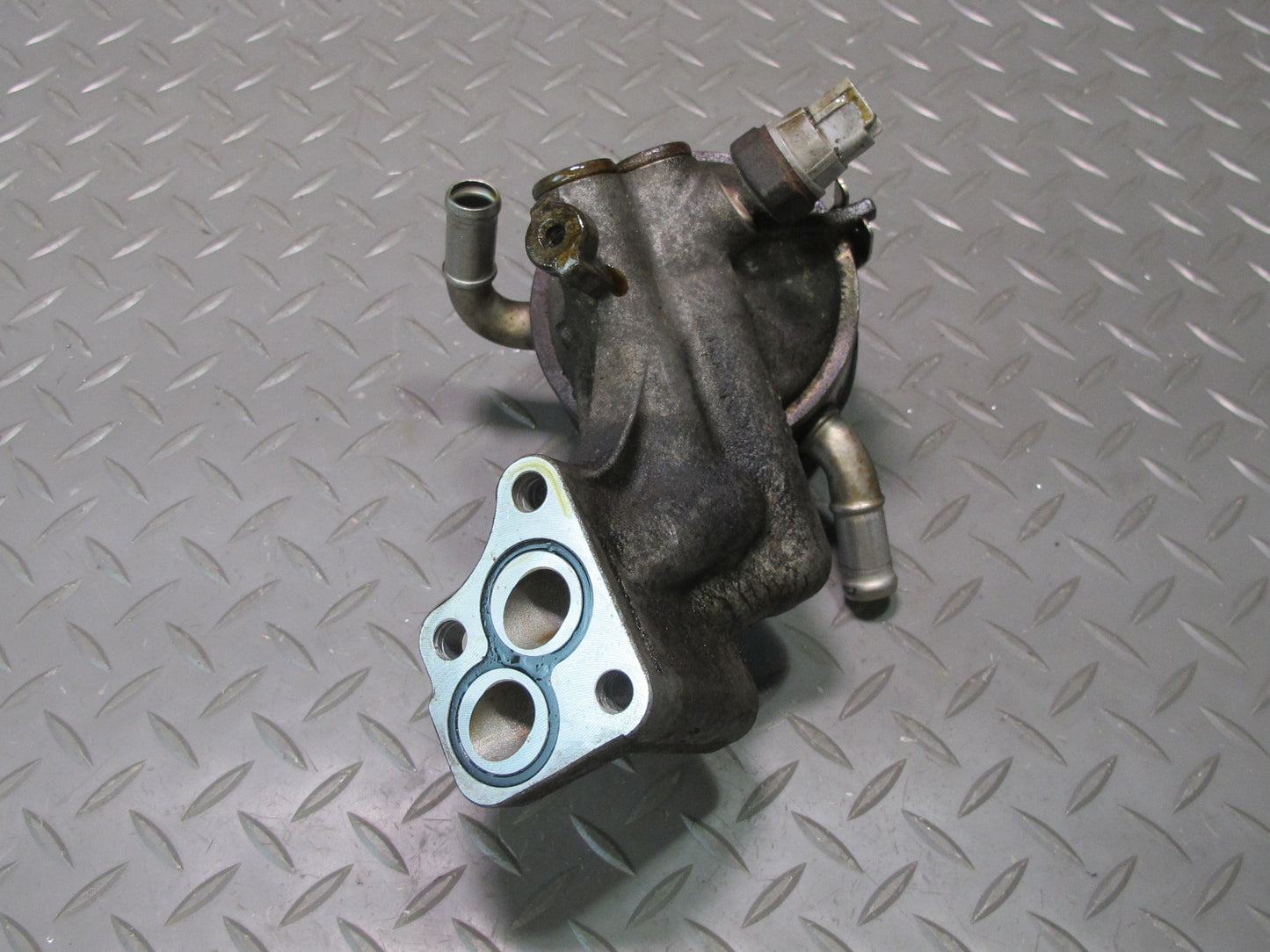 2004-2009 Lexus UZJ120L GX470 4.7L Engine Oil Cooler W/ Bracket