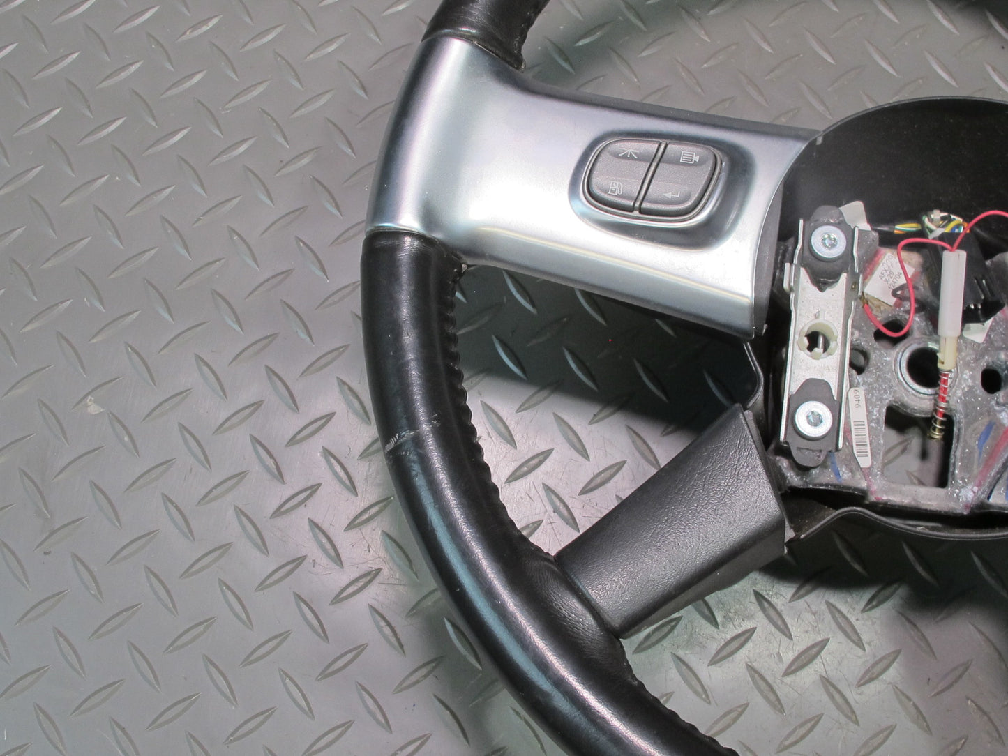 03-06 Chevrolet SSR Multifunction Leather Steering 15162293 OEM