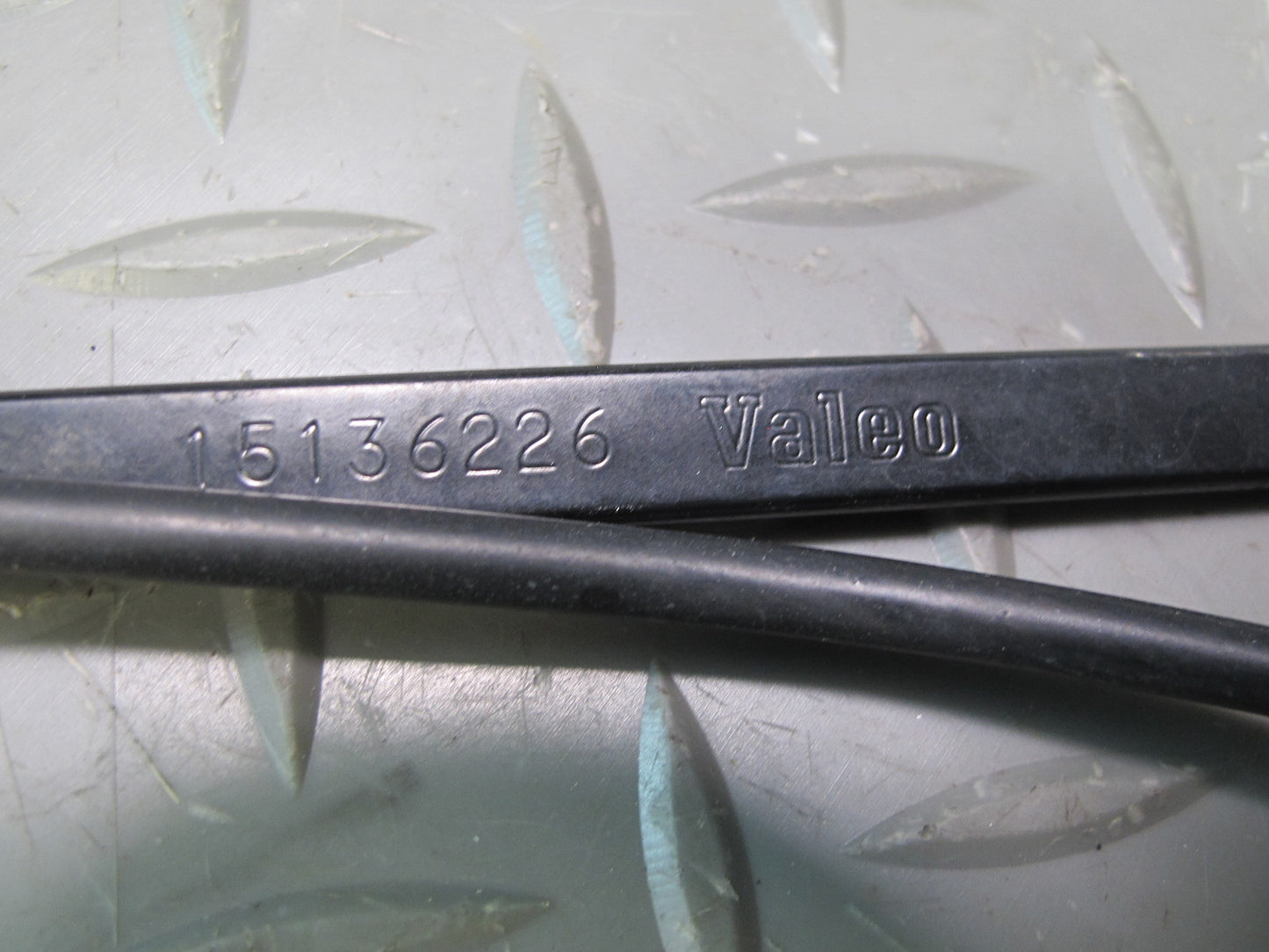 03-06 Chevrolet SSR Set of 2 Front Left & Right Windshield Wiper Arm OEM