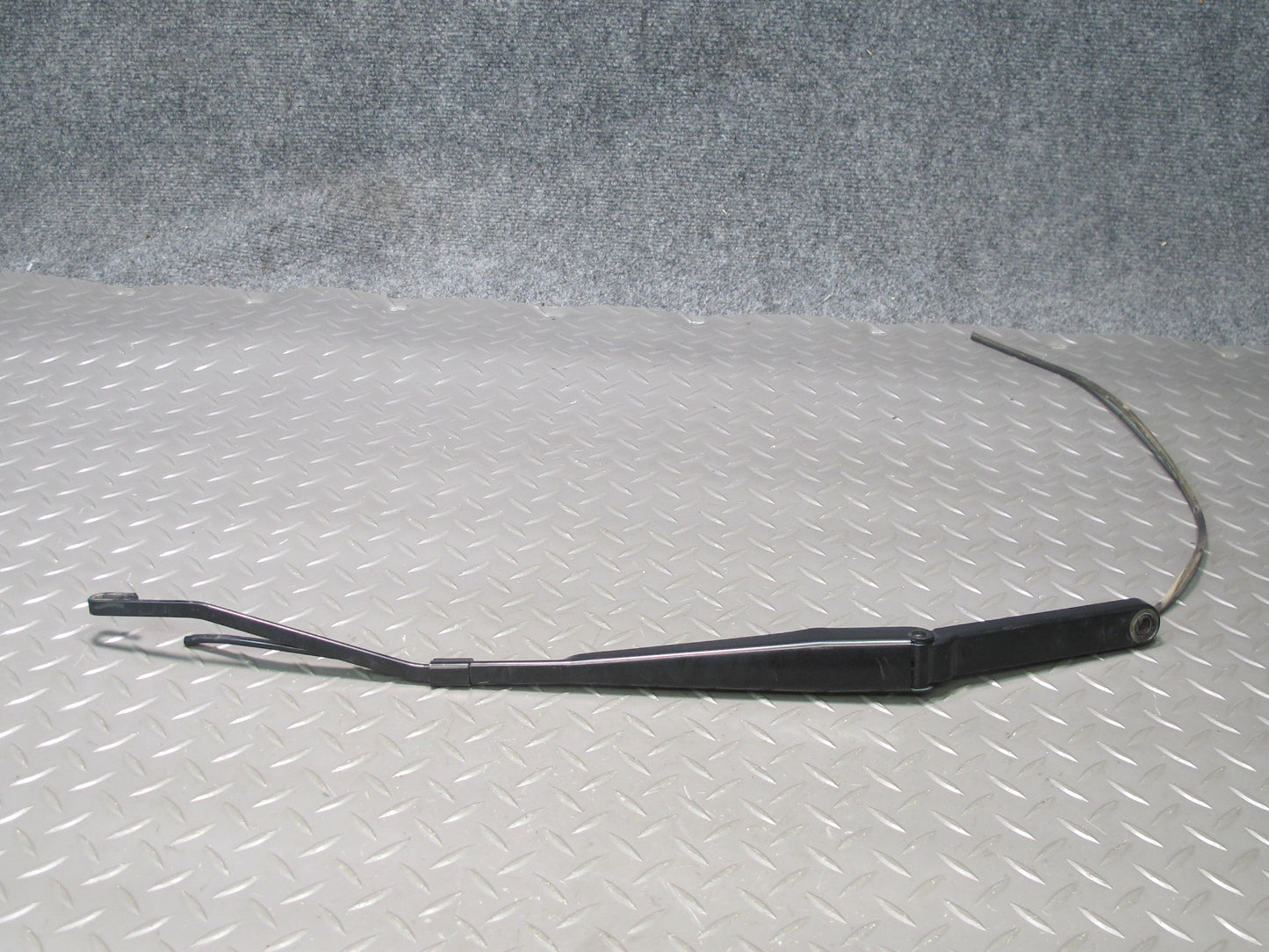 03-06 Chevrolet SSR Set of 2 Front Left & Right Windshield Wiper Arm OEM