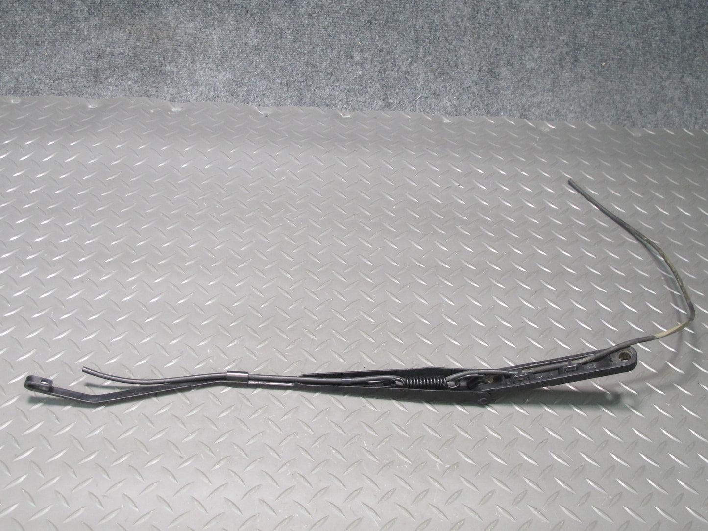 03-06 Chevrolet SSR Set of 2 Front Left & Right Windshield Wiper Arm OEM