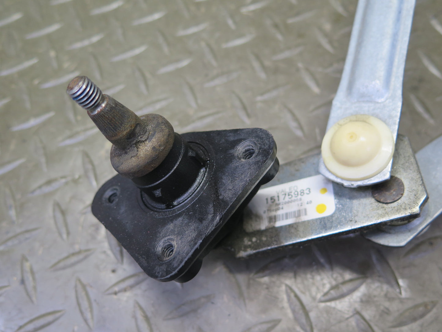 03-06 Chevrolet SSR Front Windshield Wiper Transmission Linkage w Motor OEM