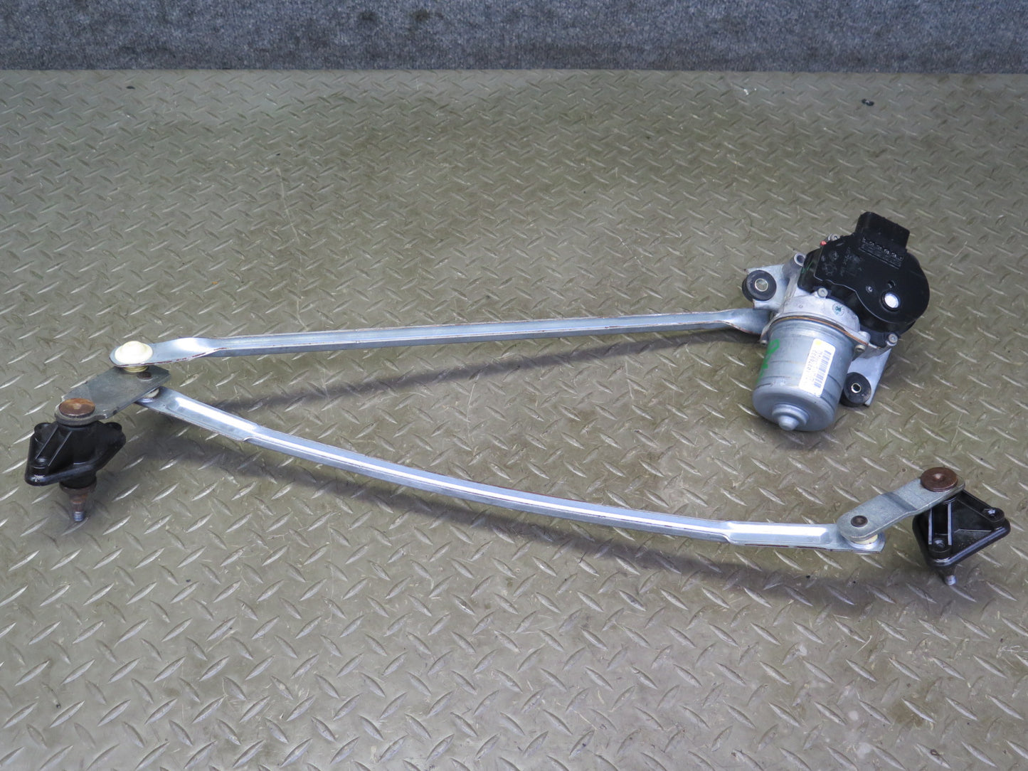 03-06 Chevrolet SSR Front Windshield Wiper Transmission Linkage w Motor OEM