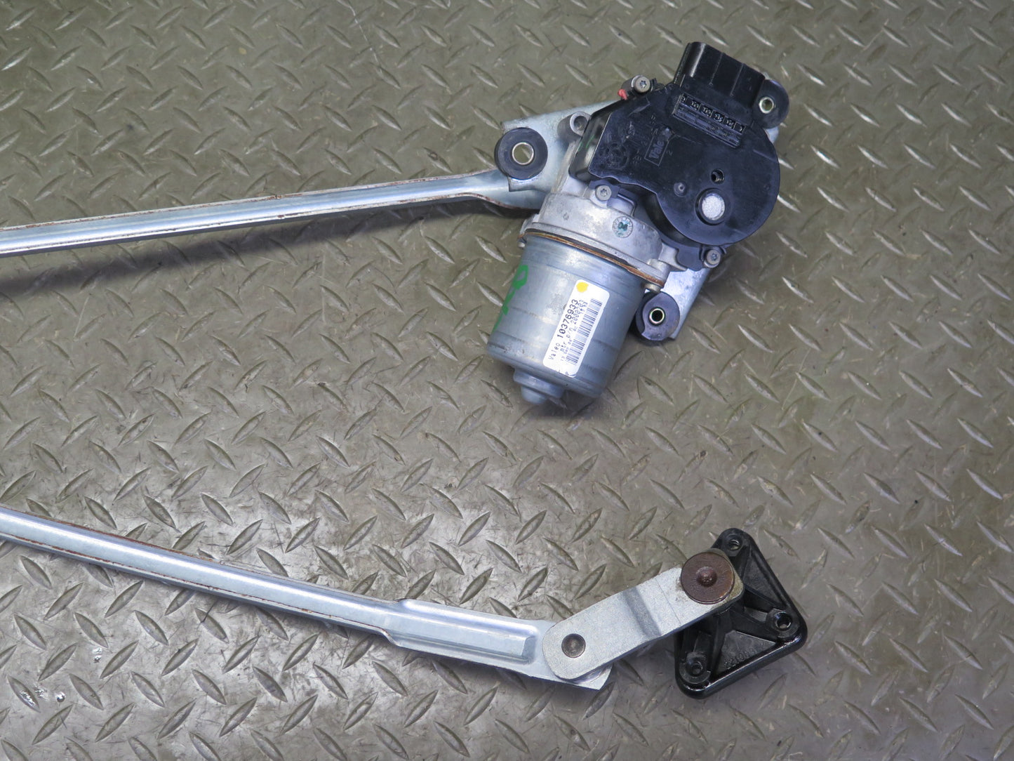 03-06 Chevrolet SSR Front Windshield Wiper Transmission Linkage w Motor OEM