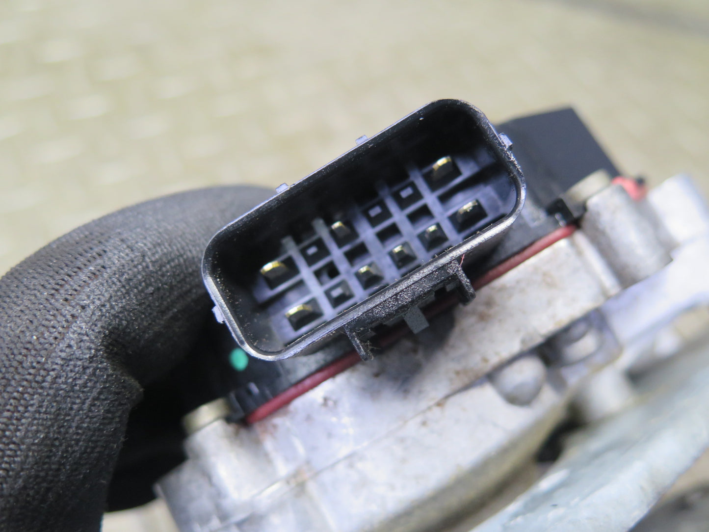 03-06 Chevrolet SSR Front Windshield Wiper Transmission Linkage w Motor OEM