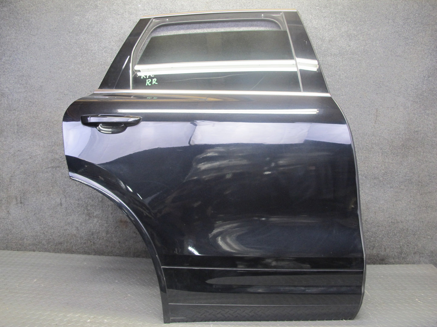 2011-2018 Porsche Cayenne 958 Rear Right Side Door Shell Panel W/ Glass Black