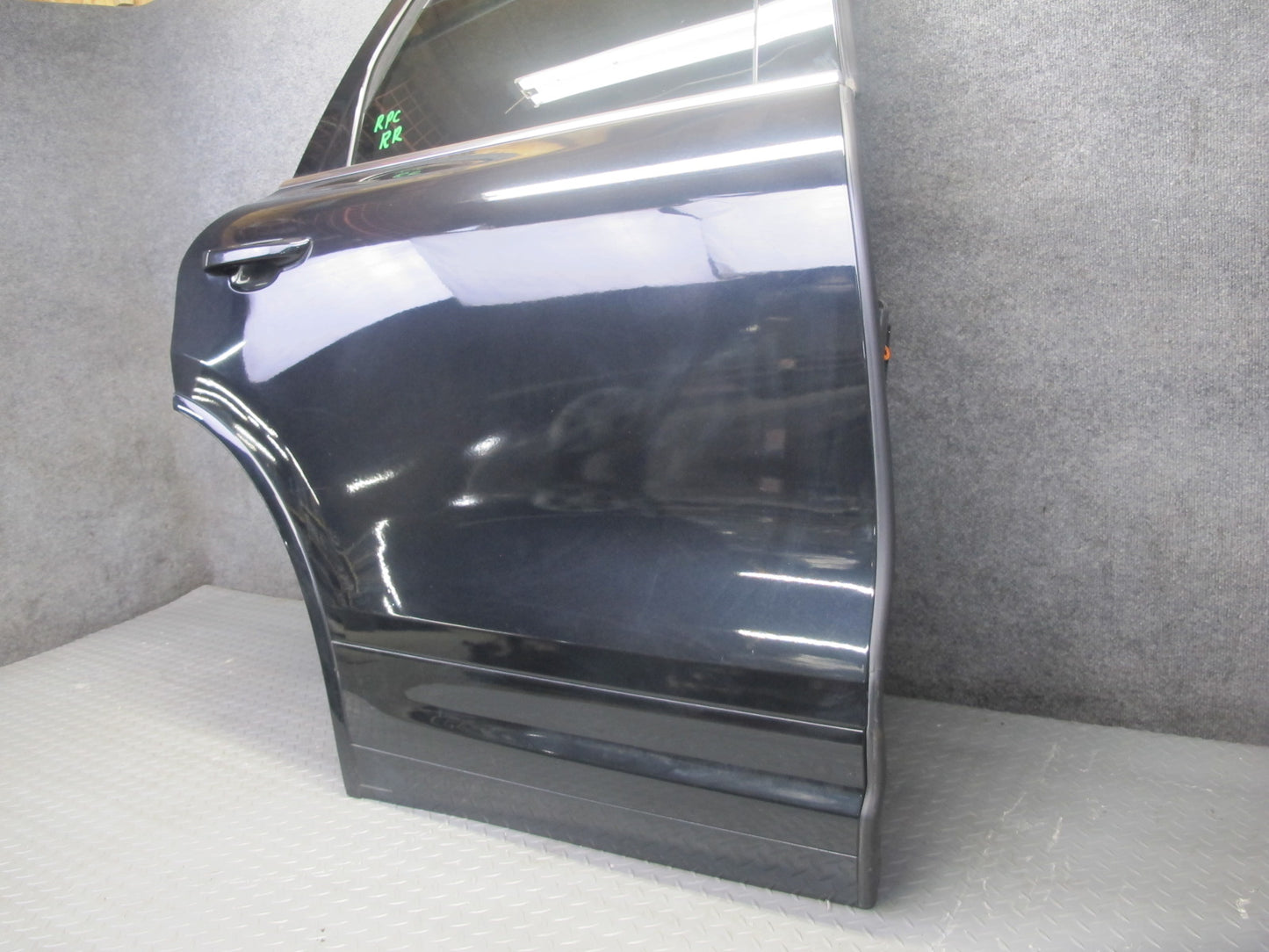 2011-2018 Porsche Cayenne 958 Rear Right Side Door Shell Panel W/ Glass Black