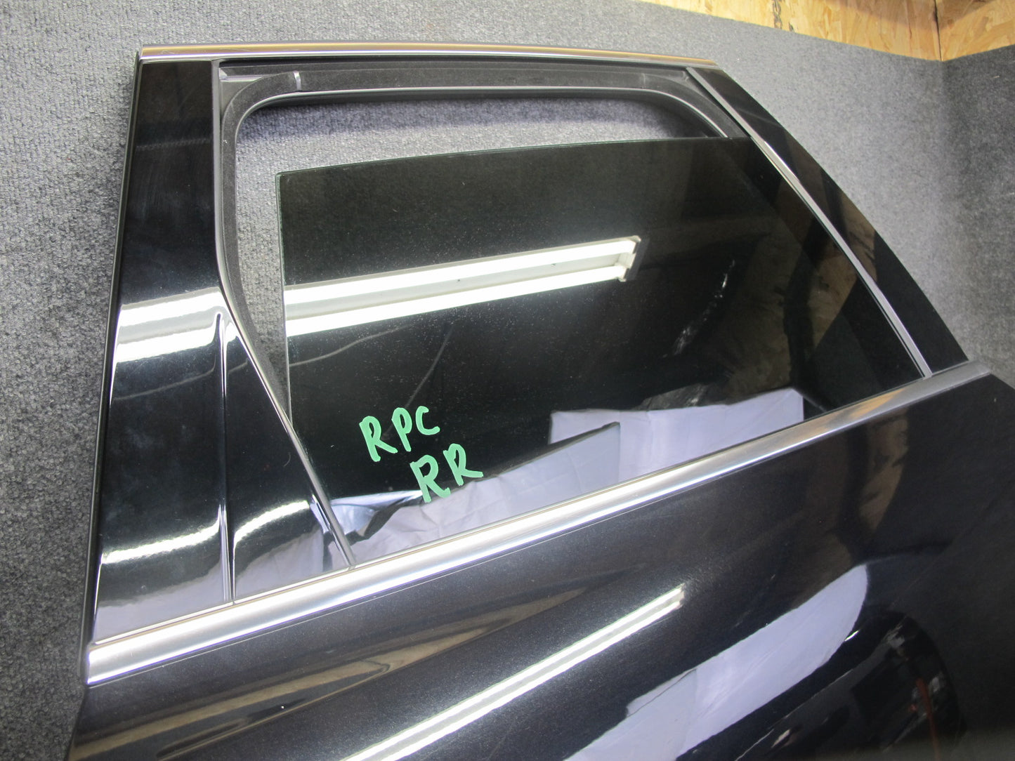 2011-2018 Porsche Cayenne 958 Rear Right Side Door Shell Panel W/ Glass Black