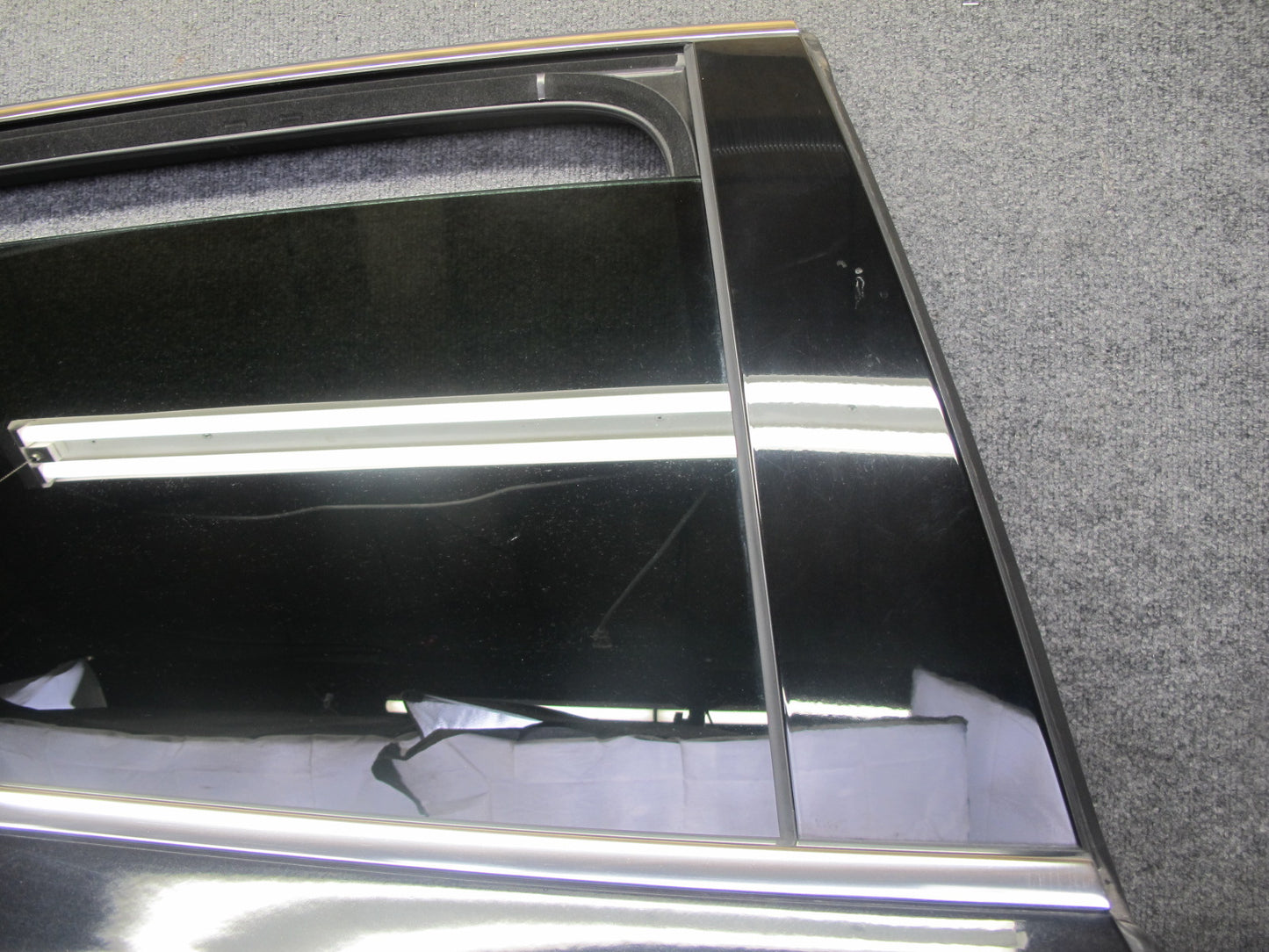2011-2018 Porsche Cayenne 958 Rear Right Side Door Shell Panel W/ Glass Black