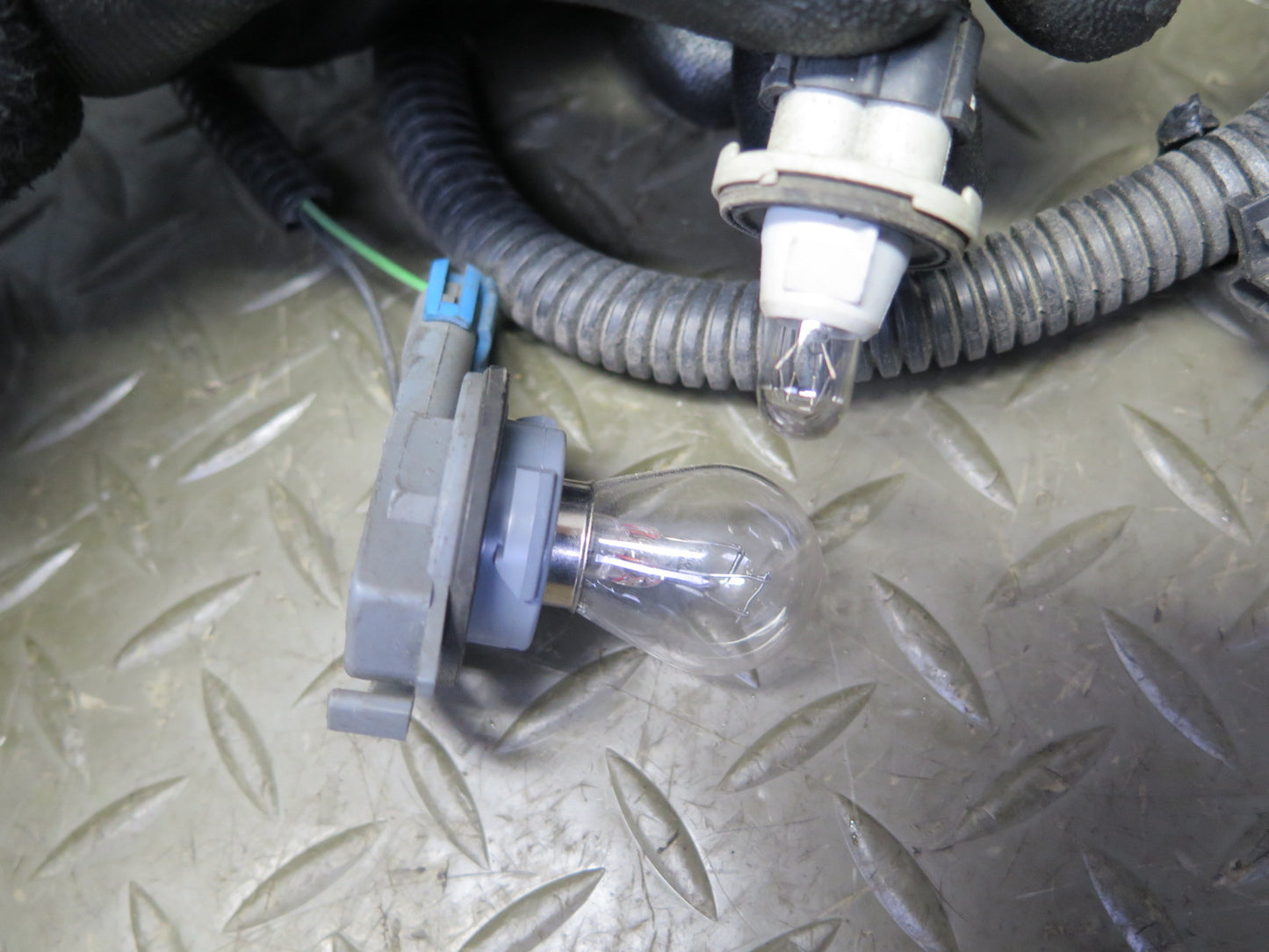 03-06 Chevrolet SSR Rear Bumper Wire Wiring Harness OEM