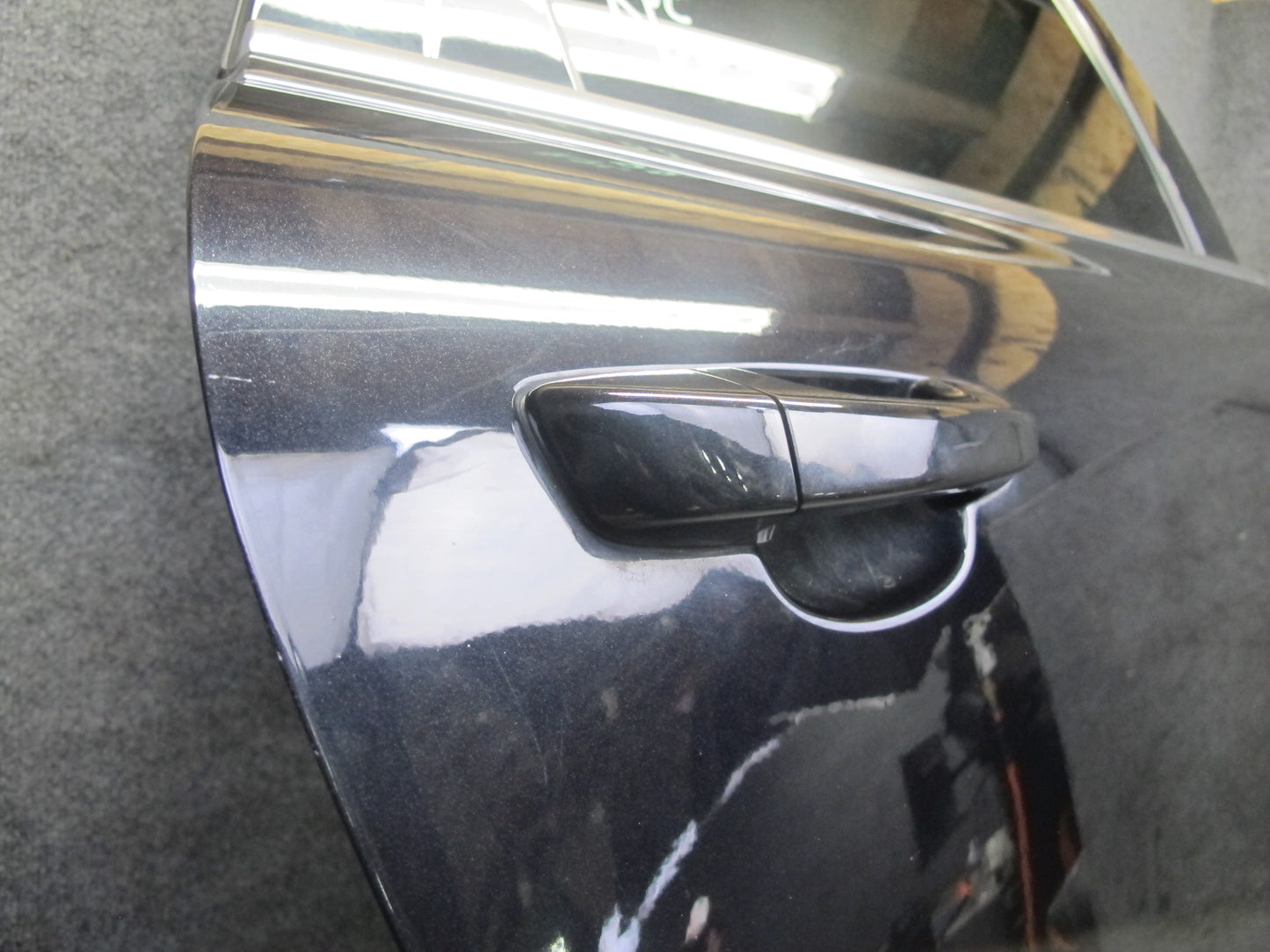 2011-2018 Porsche Cayenne 958 Rear Right Side Door Shell Panel W/ Glass Black