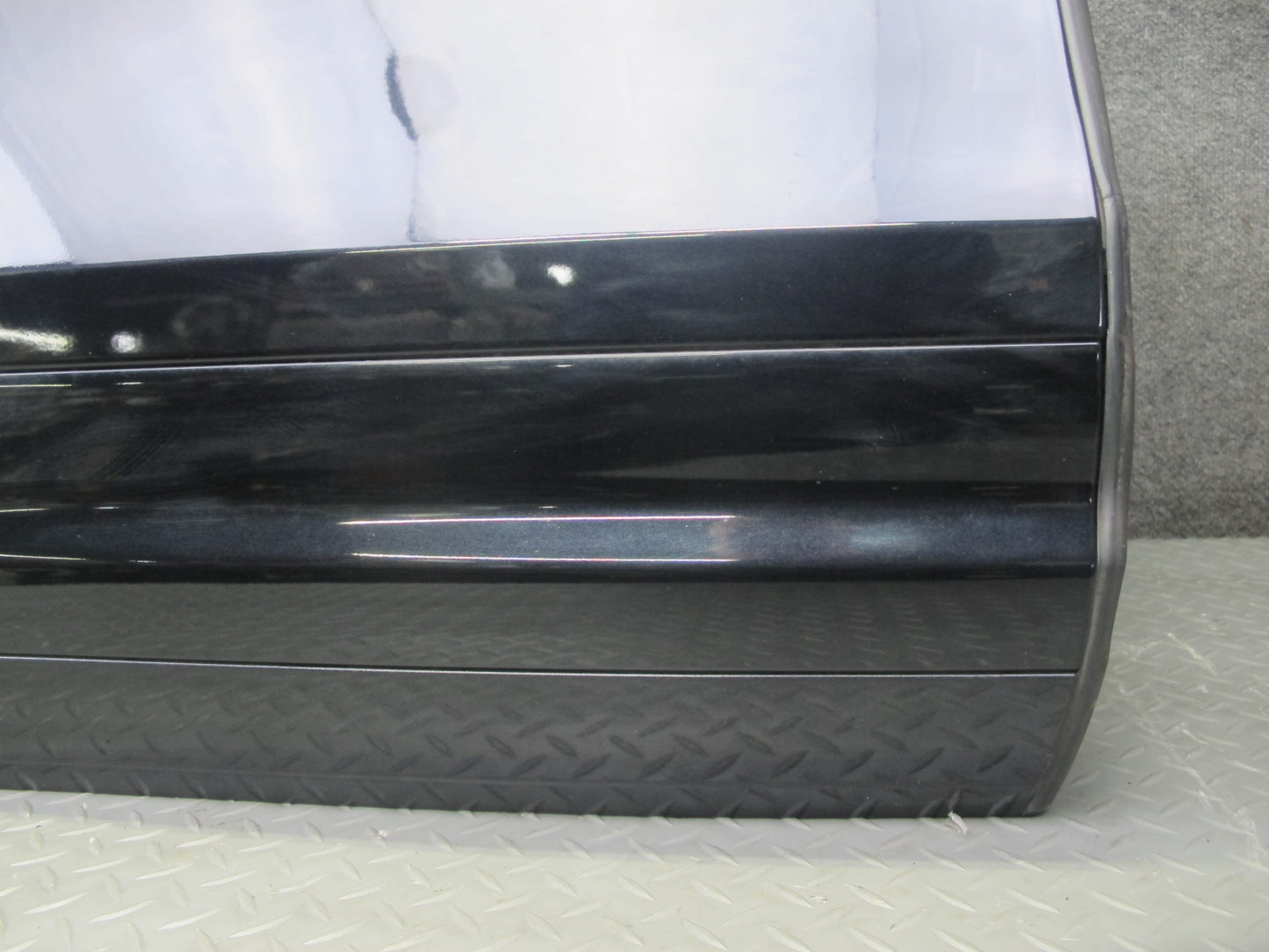 2011-2018 Porsche Cayenne 958 Rear Right Side Door Shell Panel W/ Glass Black