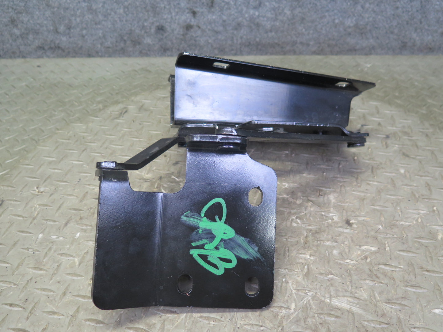 03-06 Chevrolet SSR Set of 2 Rear Left & Right Trunk Hinge OEM