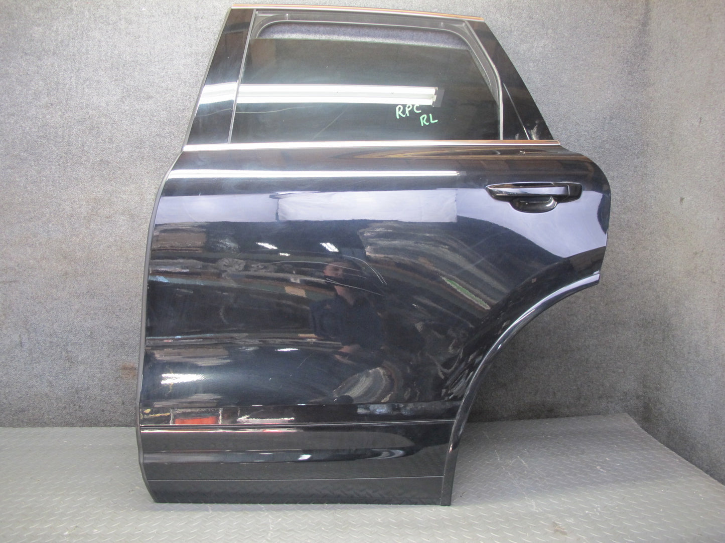 2011-2018 Porsche Cayenne 958 Rear Left Side Door Shell Panel W/ Glass Black