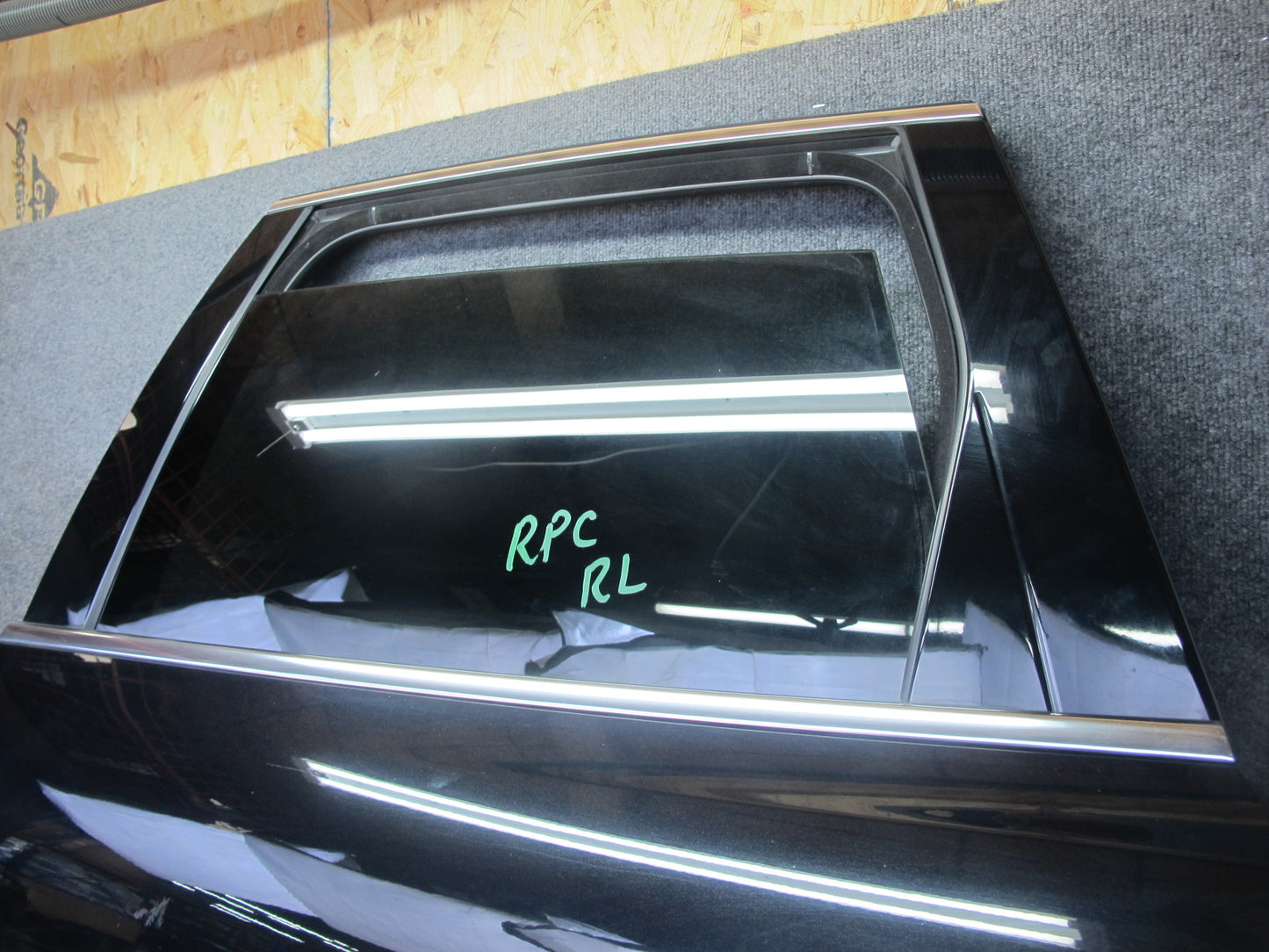 2011-2018 Porsche Cayenne 958 Rear Left Side Door Shell Panel W/ Glass Black