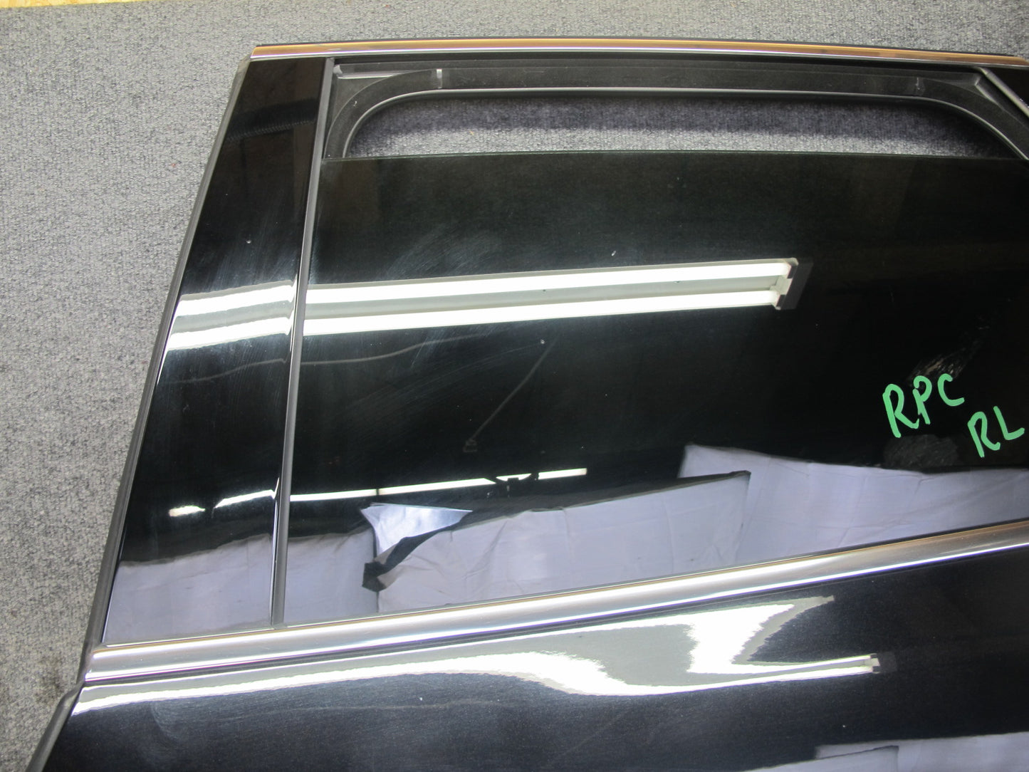 2011-2018 Porsche Cayenne 958 Rear Left Side Door Shell Panel W/ Glass Black