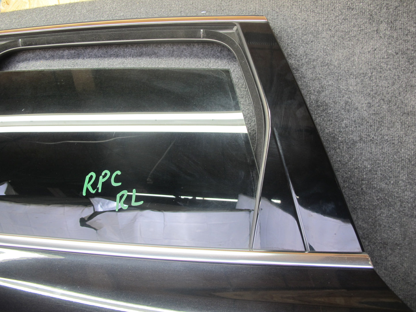 2011-2018 Porsche Cayenne 958 Rear Left Side Door Shell Panel W/ Glass Black