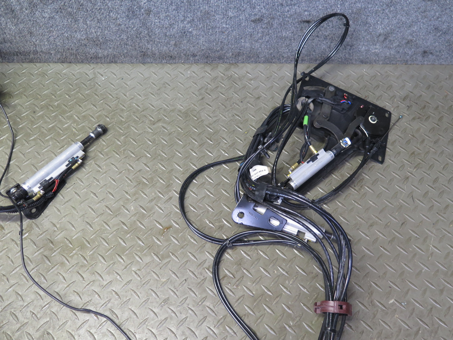 03-06 Chevrolet SSR Convertible TOP Pump w Hydraulic Lines Cylinders Set OEM