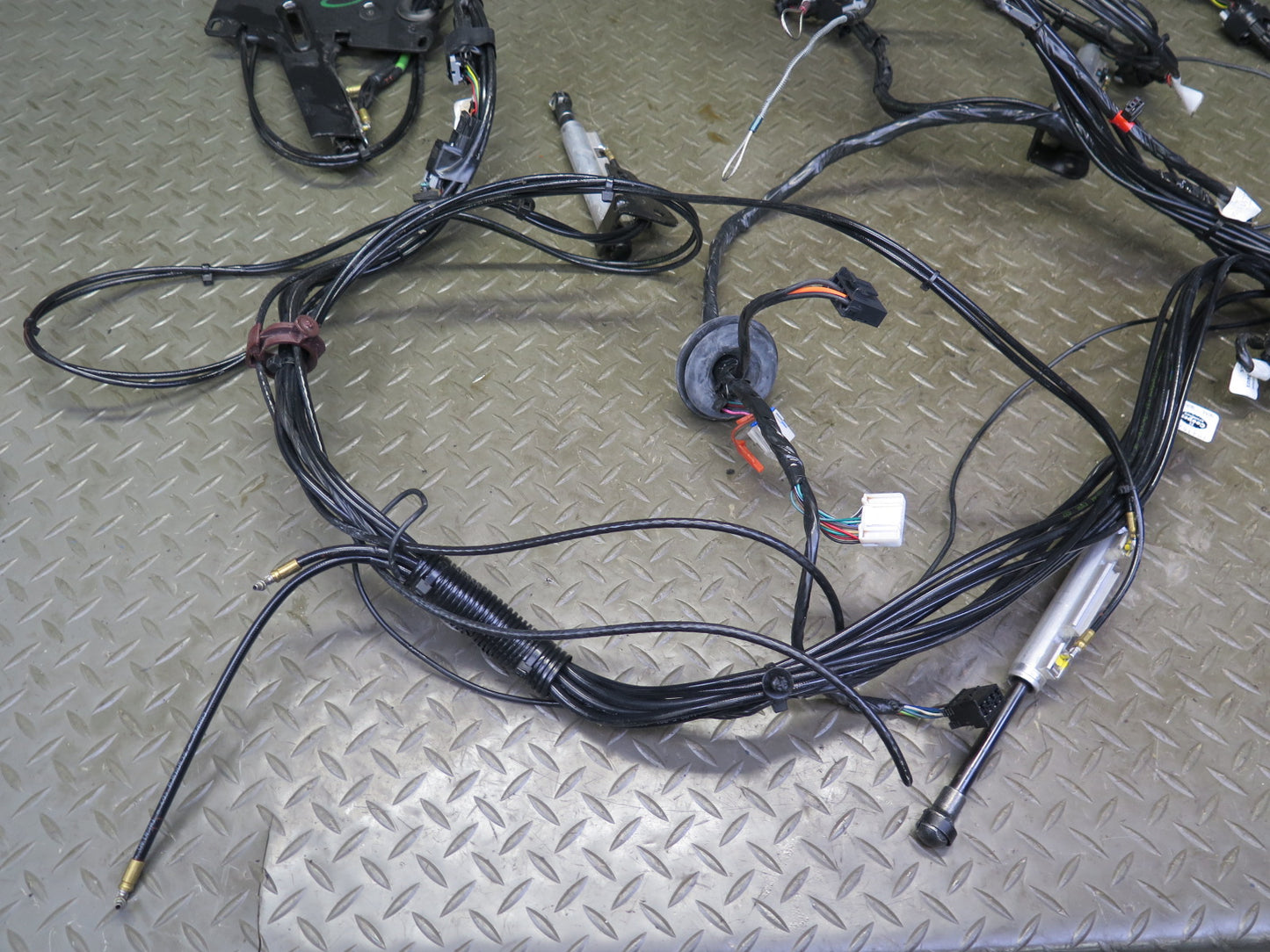 03-06 Chevrolet SSR Convertible TOP Pump w Hydraulic Lines Cylinders Set OEM