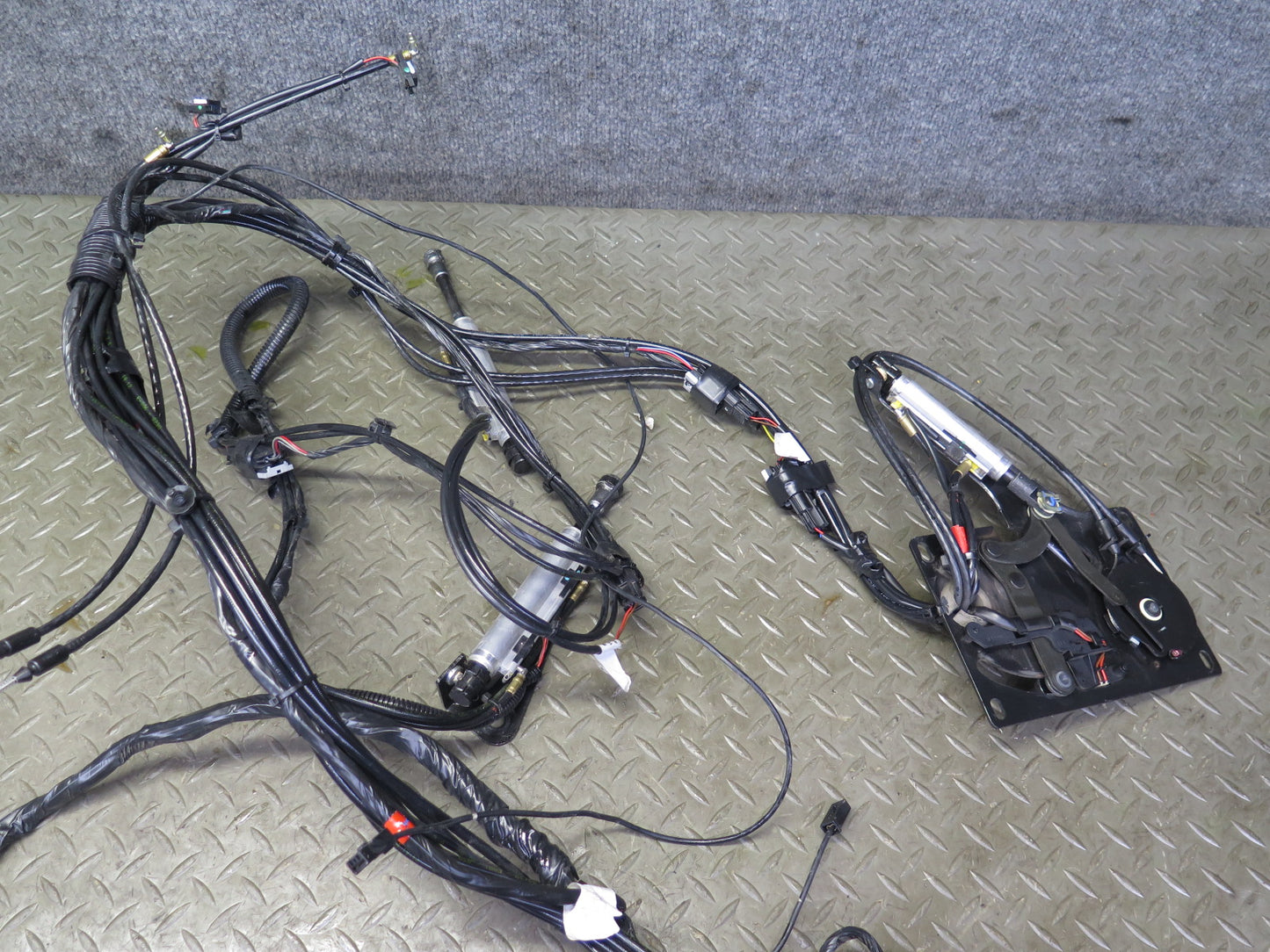 03-06 Chevrolet SSR Convertible TOP Pump w Hydraulic Lines Cylinders Set OEM