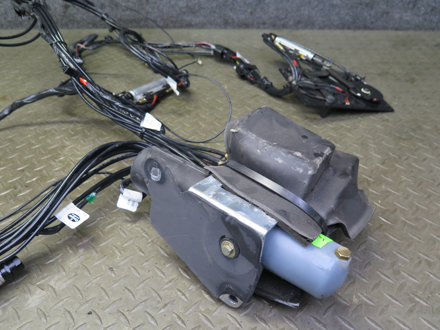 03-06 Chevrolet SSR Convertible TOP Pump w Hydraulic Lines Cylinders Set OEM