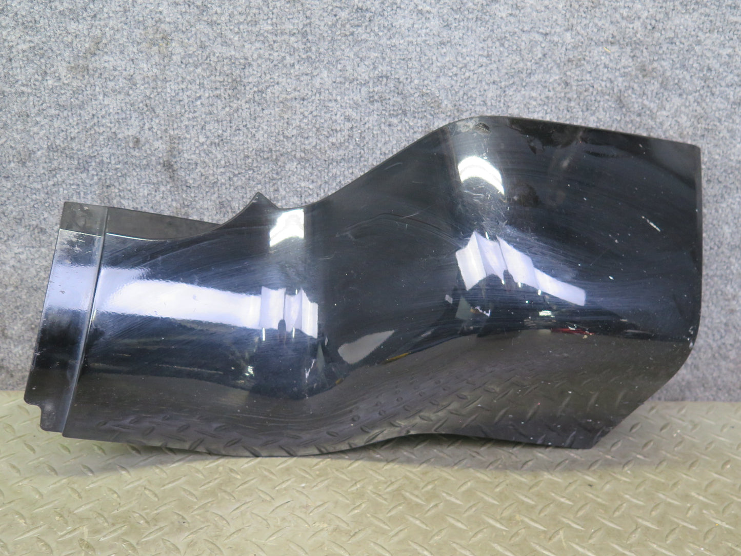 03-06 Chevrolet SSR Front Right Fender Rocker Molding Black 15103580 OEM