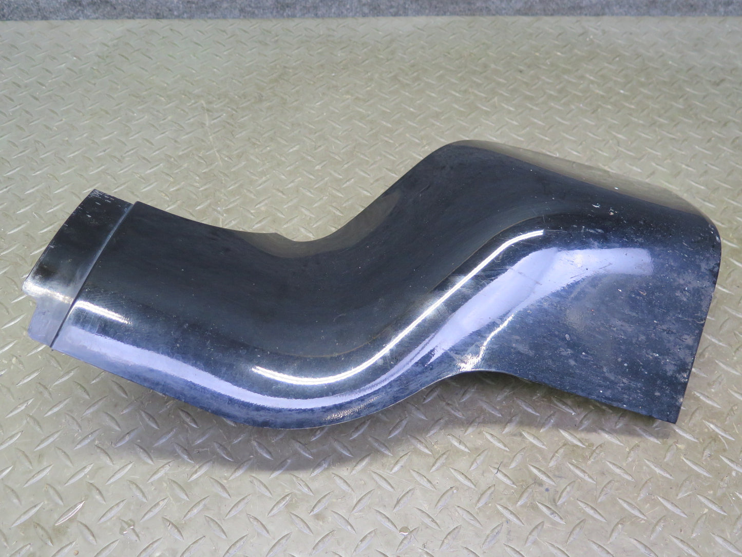 03-06 Chevrolet SSR Front Right Fender Rocker Molding Black 15103580 OEM