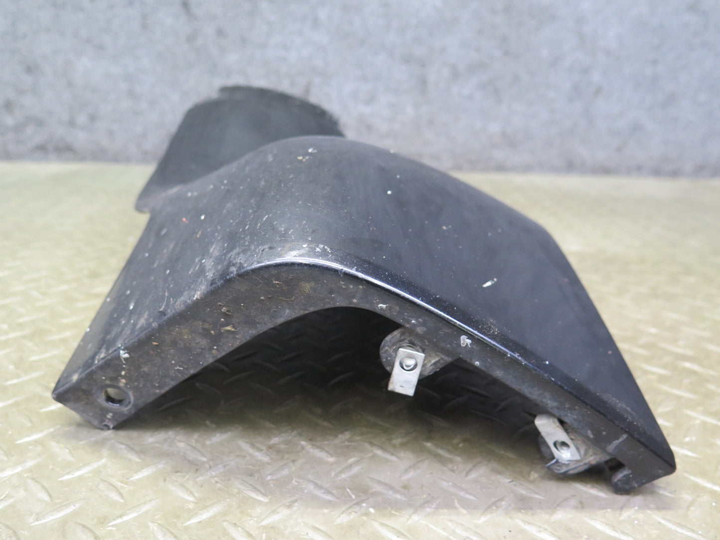 03-06 Chevrolet SSR Front Right Fender Rocker Molding Black 15103580 OEM