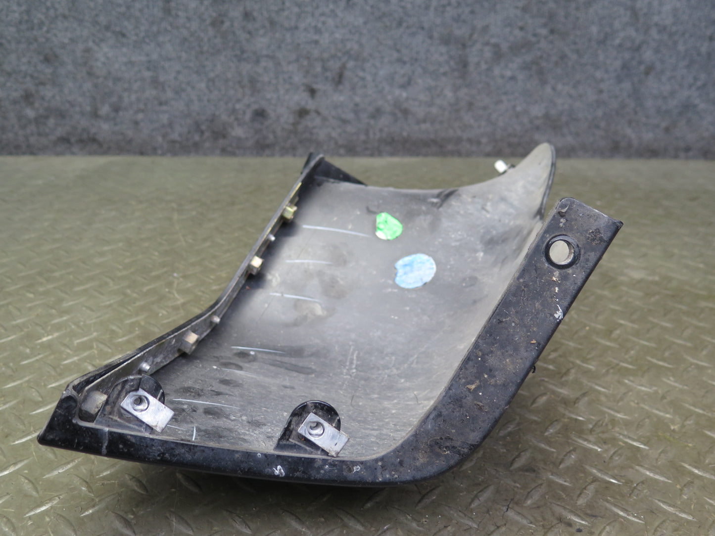 03-06 Chevrolet SSR Front Right Fender Rocker Molding Black 15103580 OEM