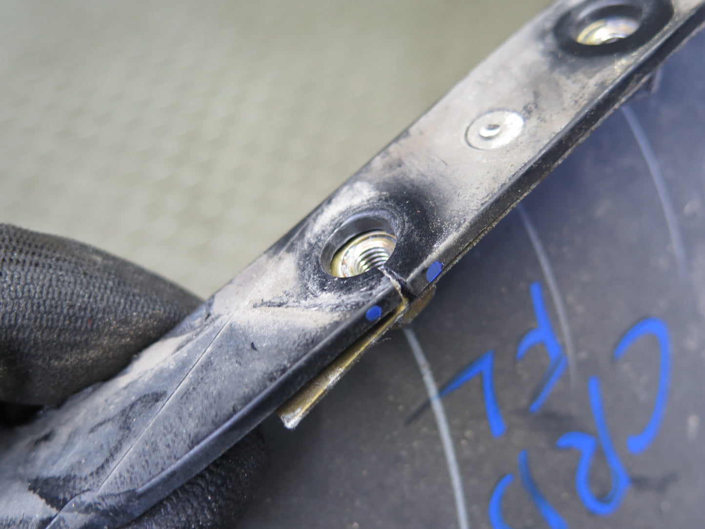 03-06 Chevrolet SSR Front Left Fender Rocker Molding Black 15103579 OEM