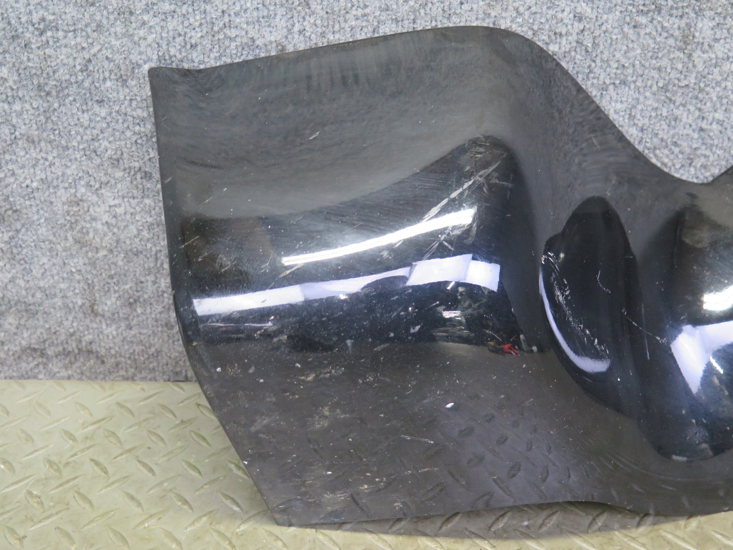 03-06 Chevrolet SSR Front Left Fender Rocker Molding Black 15103579 OEM