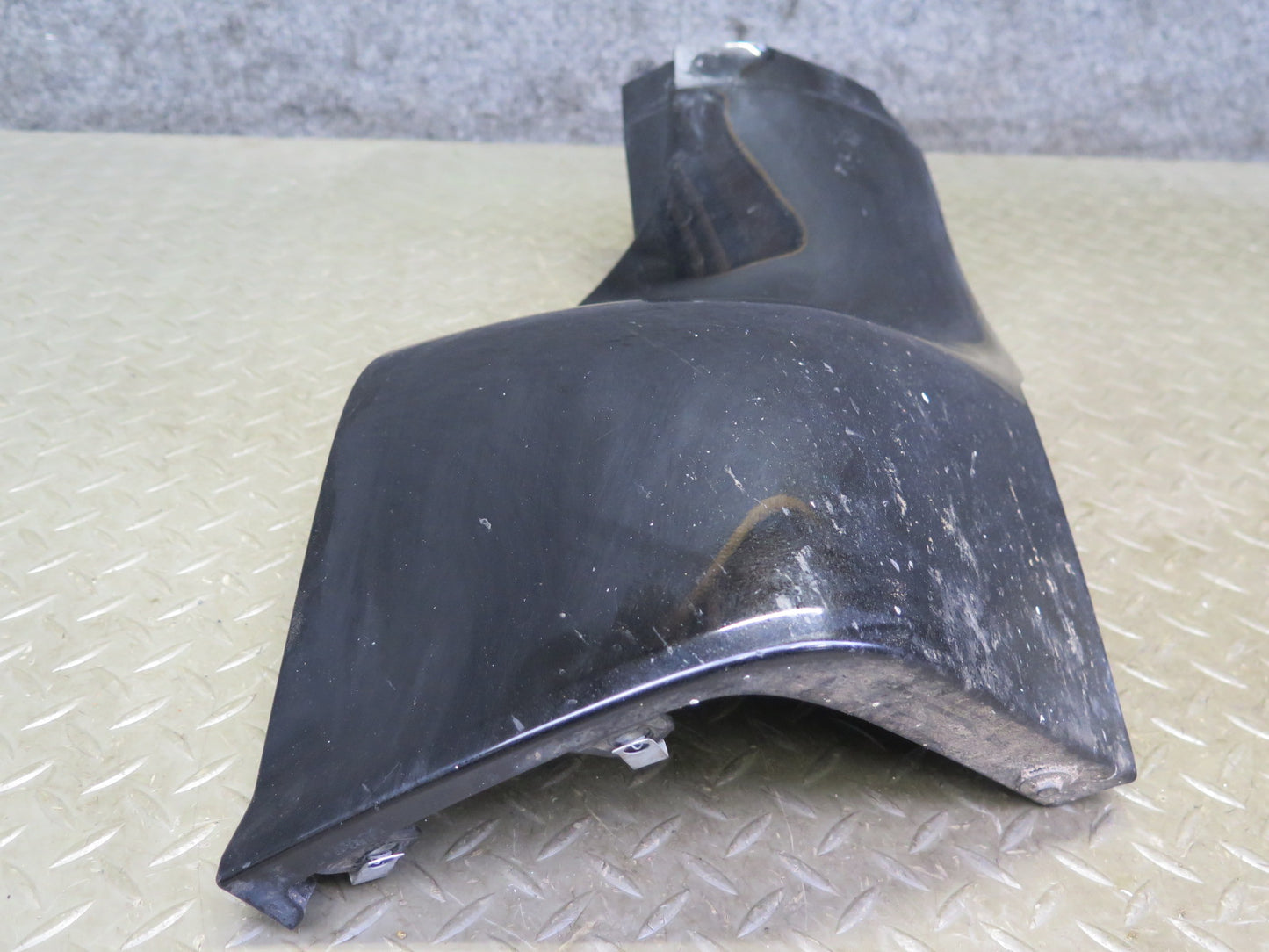 03-06 Chevrolet SSR Front Left Fender Rocker Molding Black 15103579 OEM