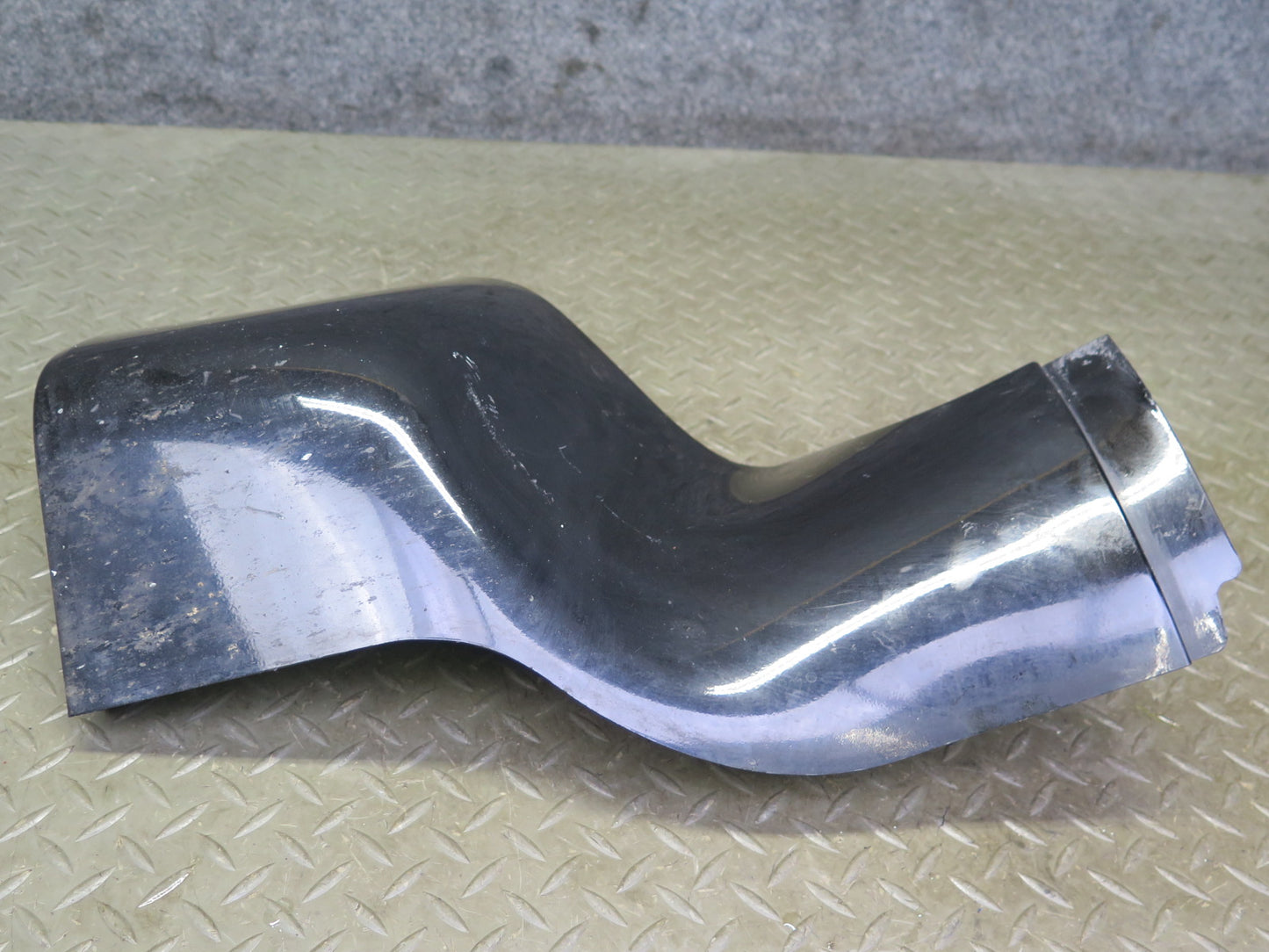 03-06 Chevrolet SSR Front Left Fender Rocker Molding Black 15103579 OEM