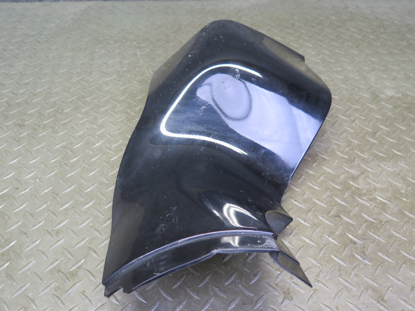 03-06 Chevrolet SSR Front Left Fender Rocker Molding Black 15103579 OEM