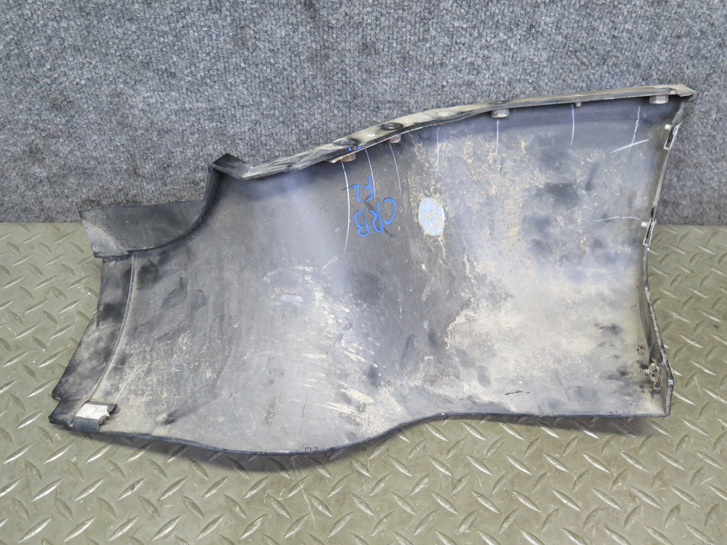 03-06 Chevrolet SSR Front Left Fender Rocker Molding Black 15103579 OEM