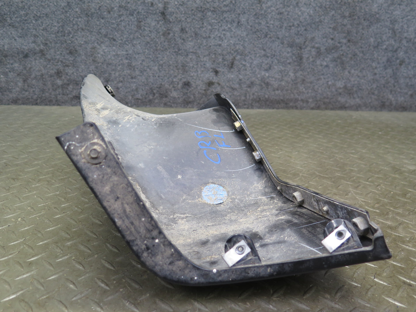 03-06 Chevrolet SSR Front Left Fender Rocker Molding Black 15103579 OEM