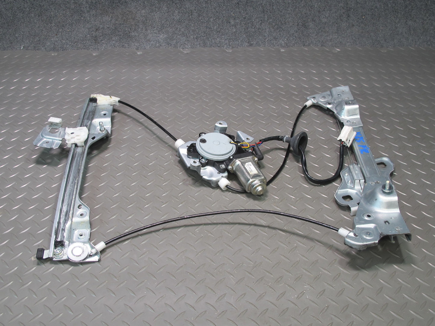 04-09 Nissan Z33 350Z Convert Right  Door Window Regulator w Aftermarket Motor